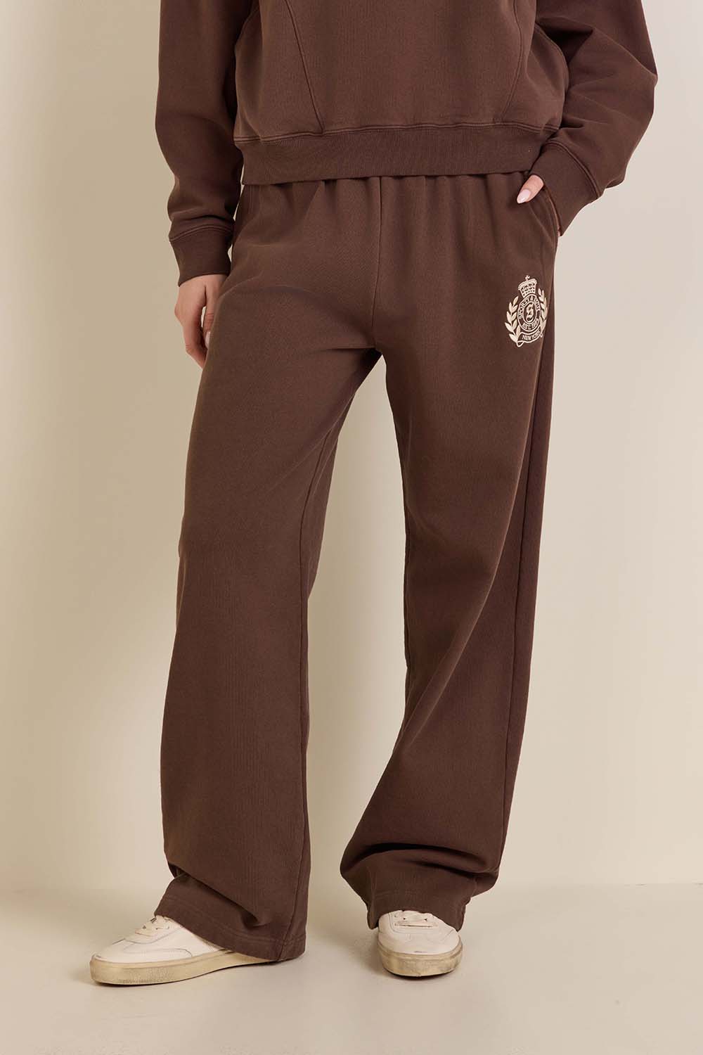 תמונת דוגמן קידמית של מכנסי ג'וגר