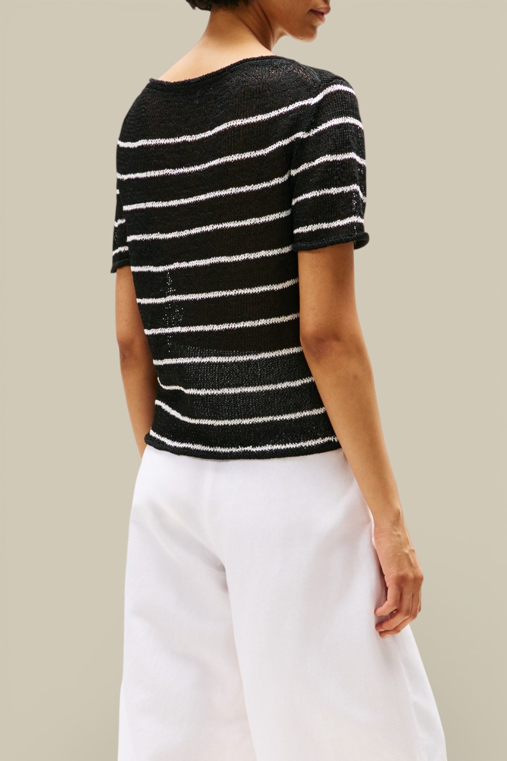 תמונת דוגמן אחורית של סריג קצר