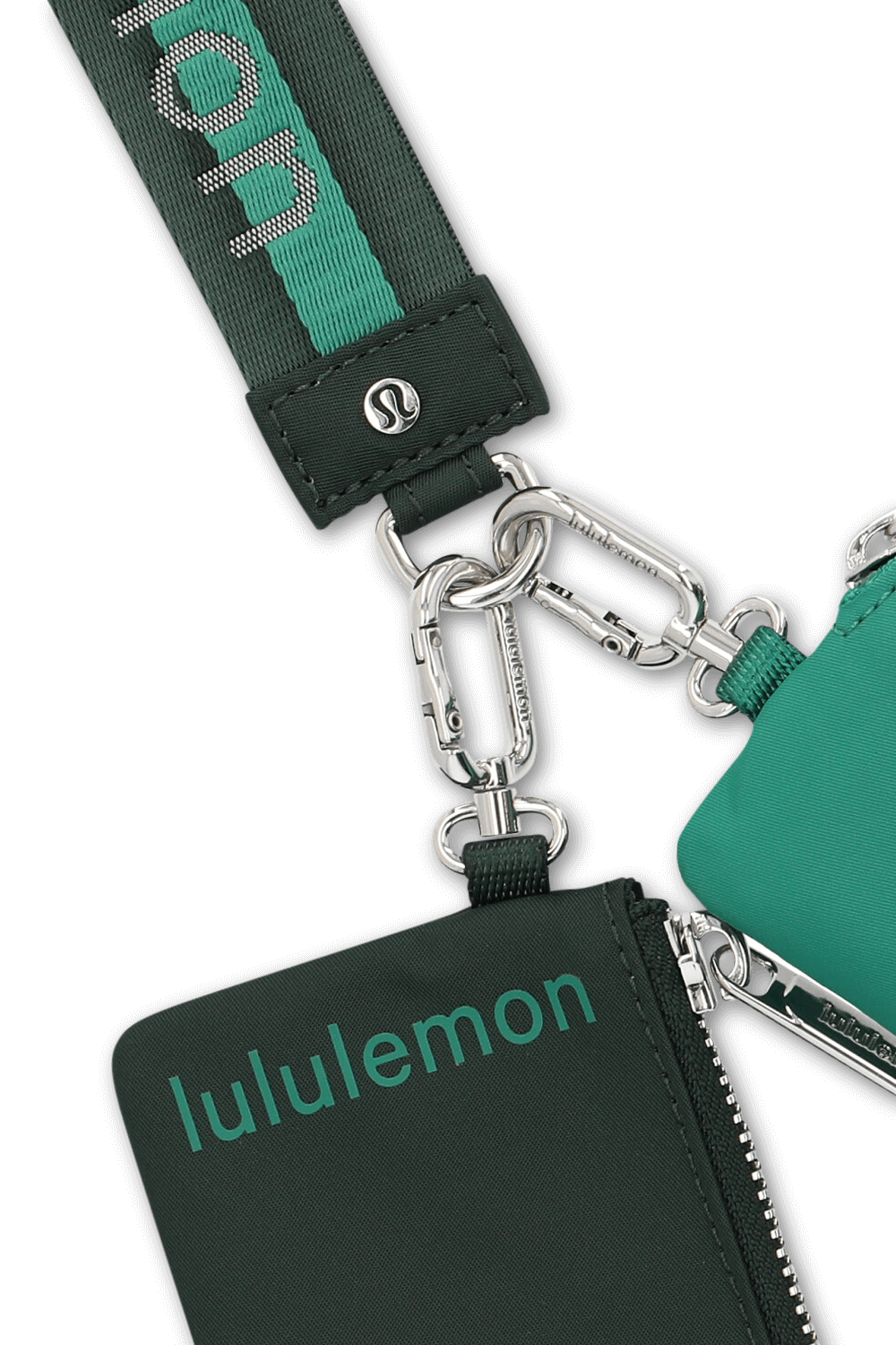 תמונת תקריב של Dual Pouch Wristlet Wordmark