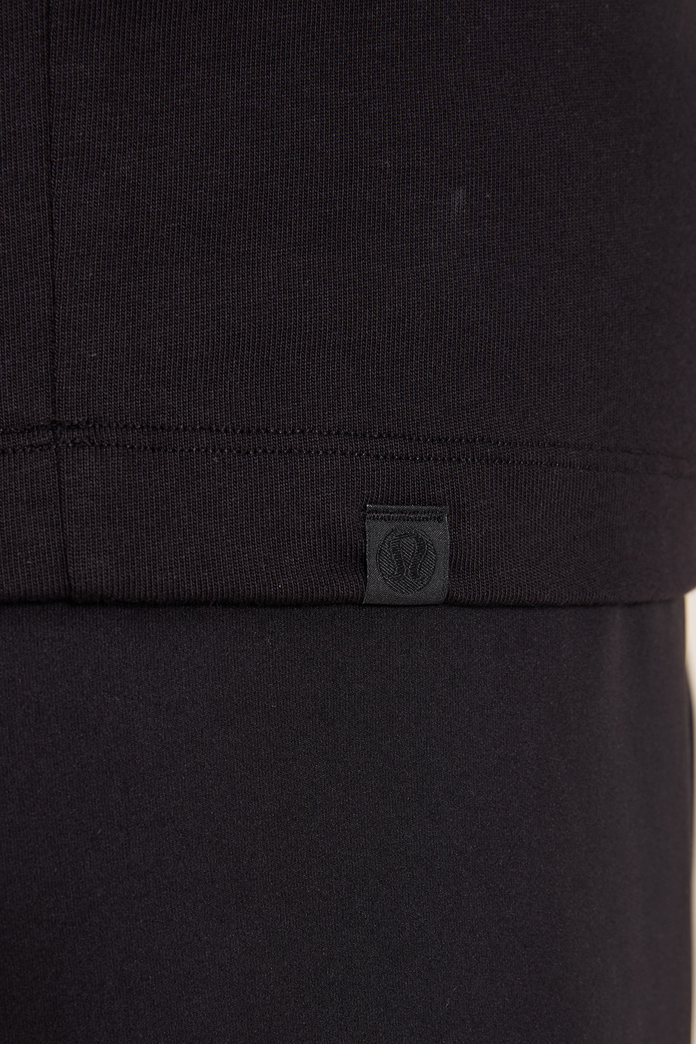 תמונת תקריב דוגמן של Heavyweight Cotton Jersey T-Shirt