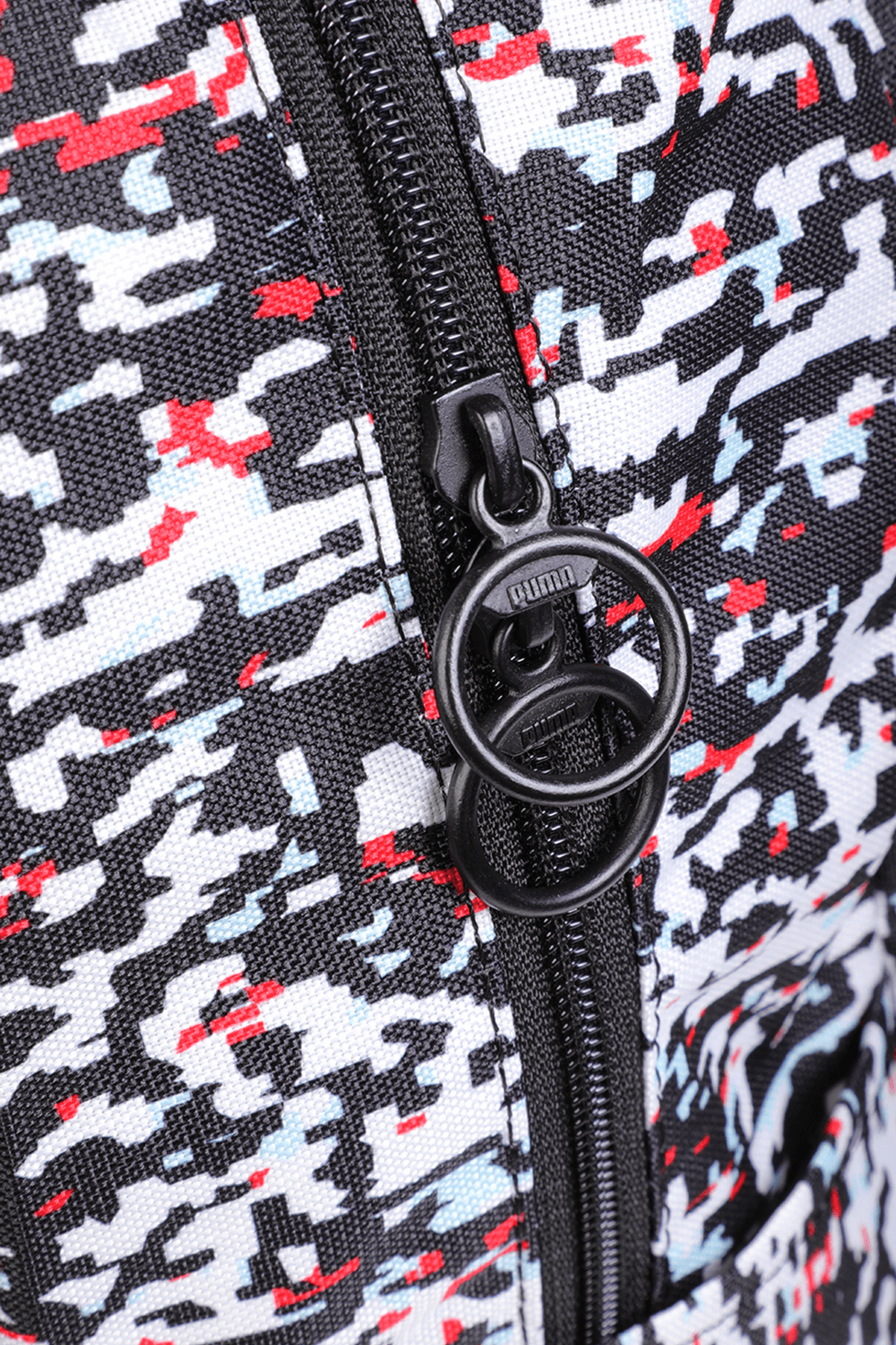 תמונת תקריב של Originals Urban Backpack in Multi Color