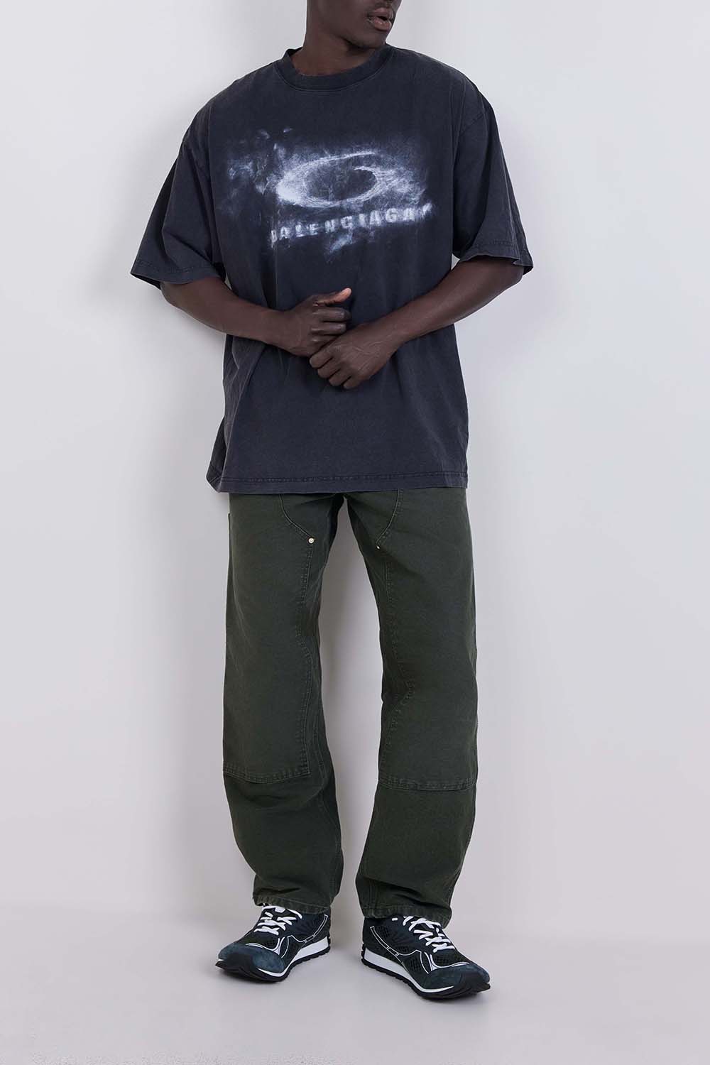 תמונת דוגמן קידמית של נעלי סניקרס אורביט