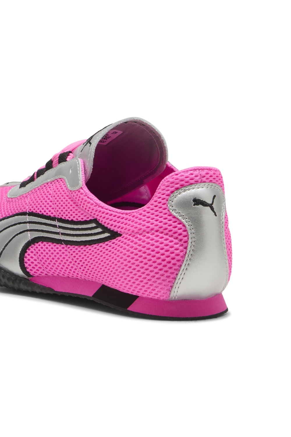 תמונת פנים של נעלי סניקרס