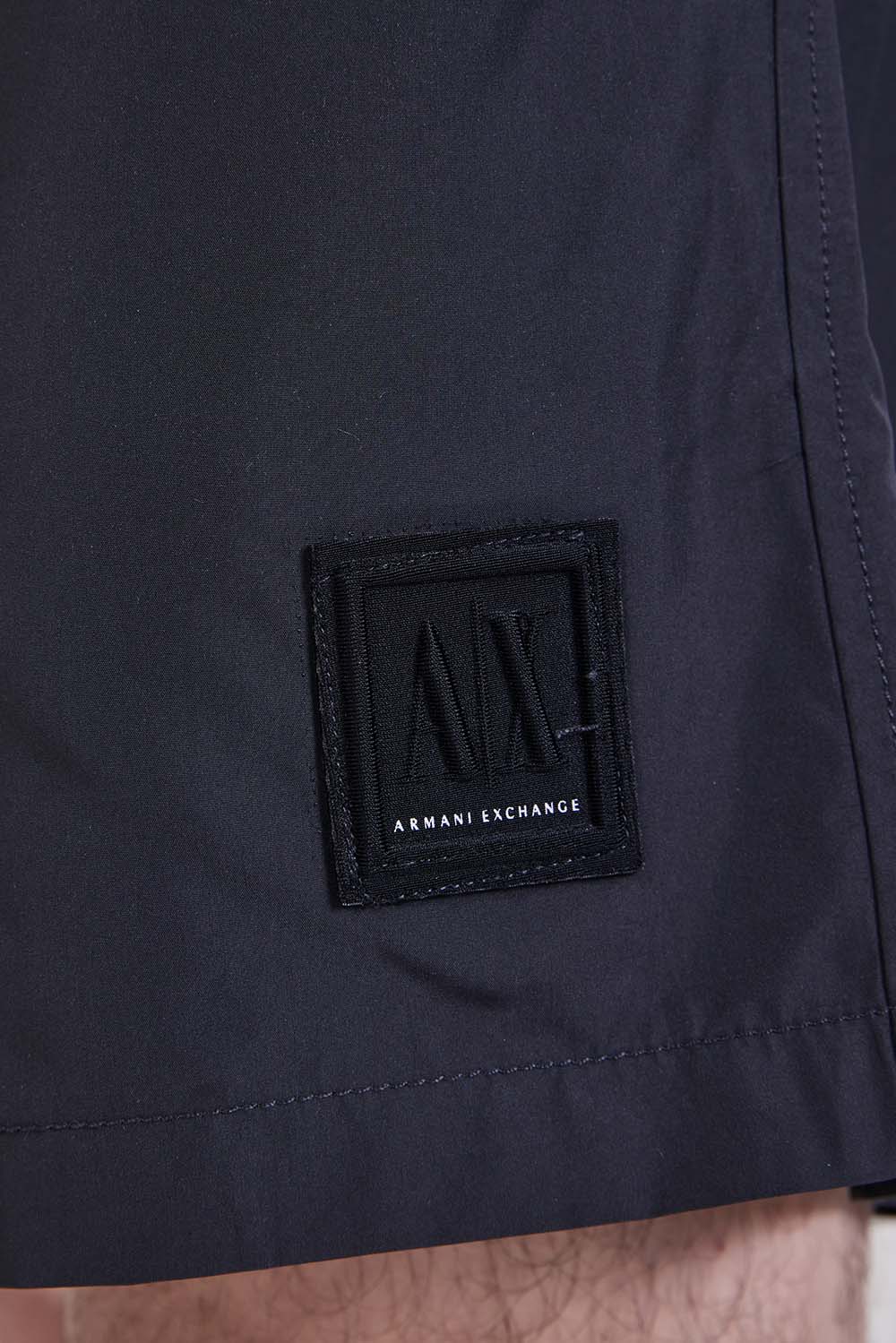 תמונת תקריב דוגמן של מכנסי בגד ים