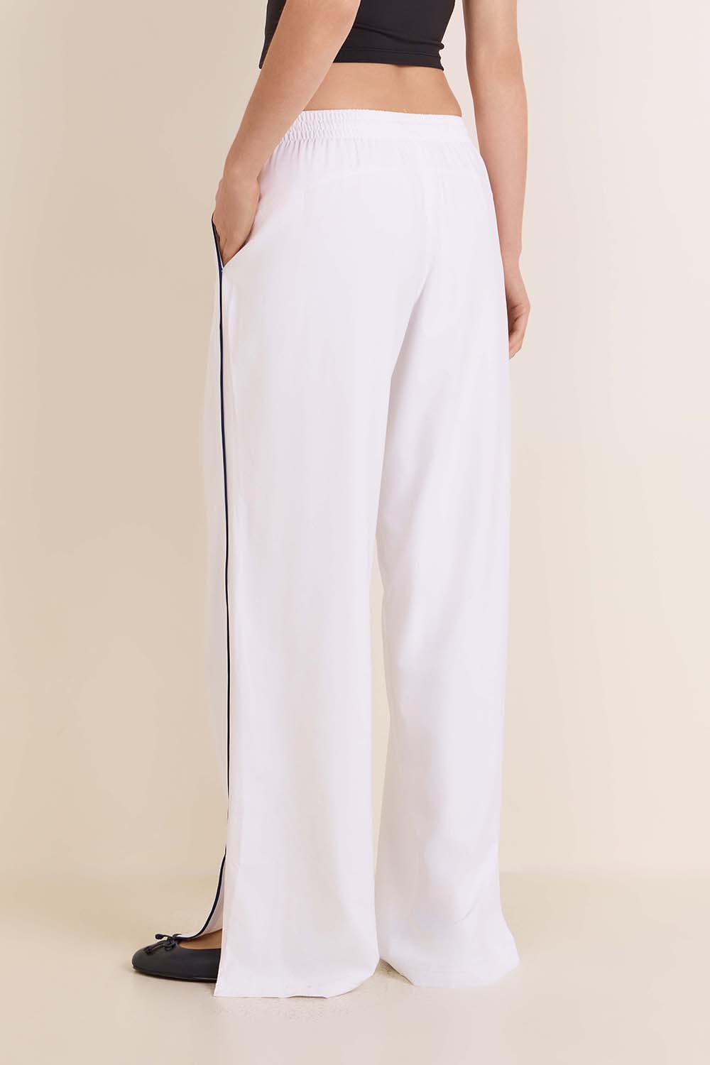 תמונת דוגמן אחורית של Court Rival Wide-Leg Track Pant *Regular