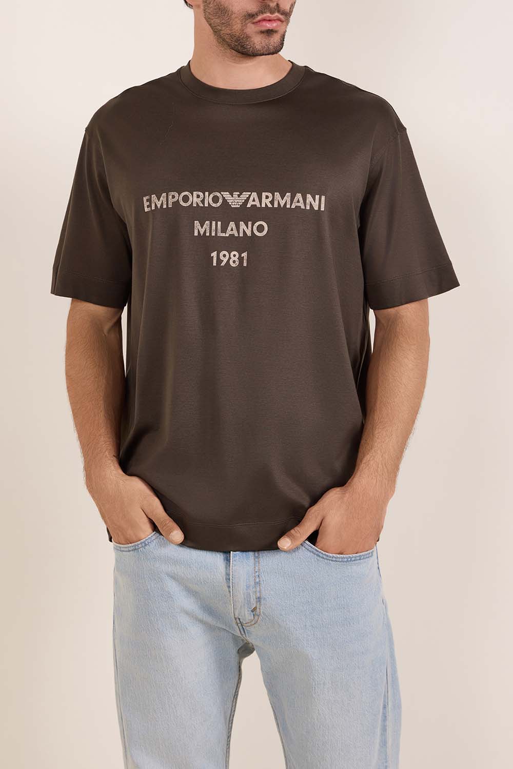 תמונת דוגמן קידמית של חולצת טי