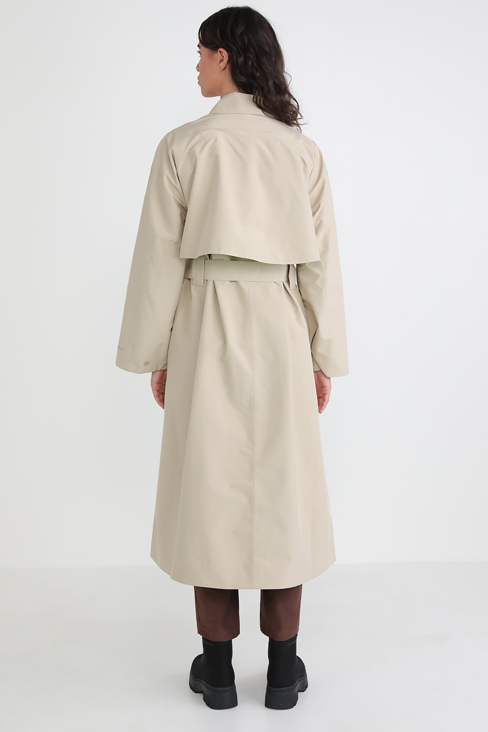 תמונת דוגמן אחורית של Oversized Tie-Waist Trench Coat