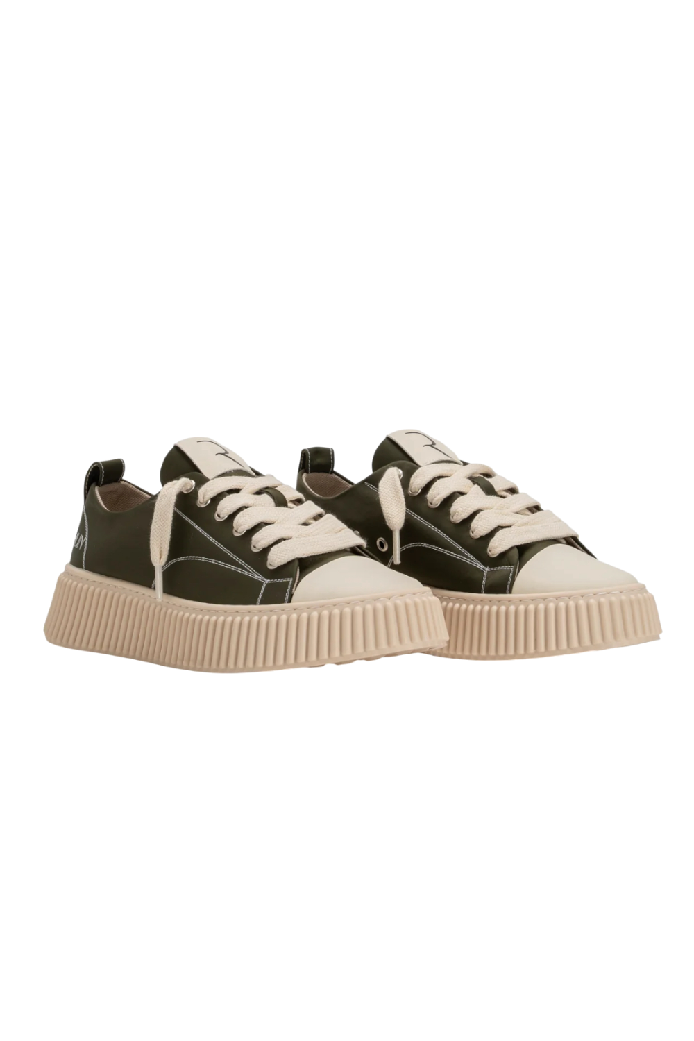 תמונת תקריב של נעלי סניקרס 2020