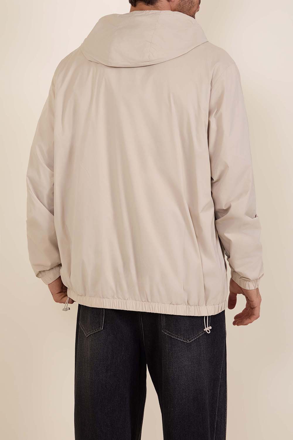 תמונת דוגמן אחורית של ז'קט רוח קל