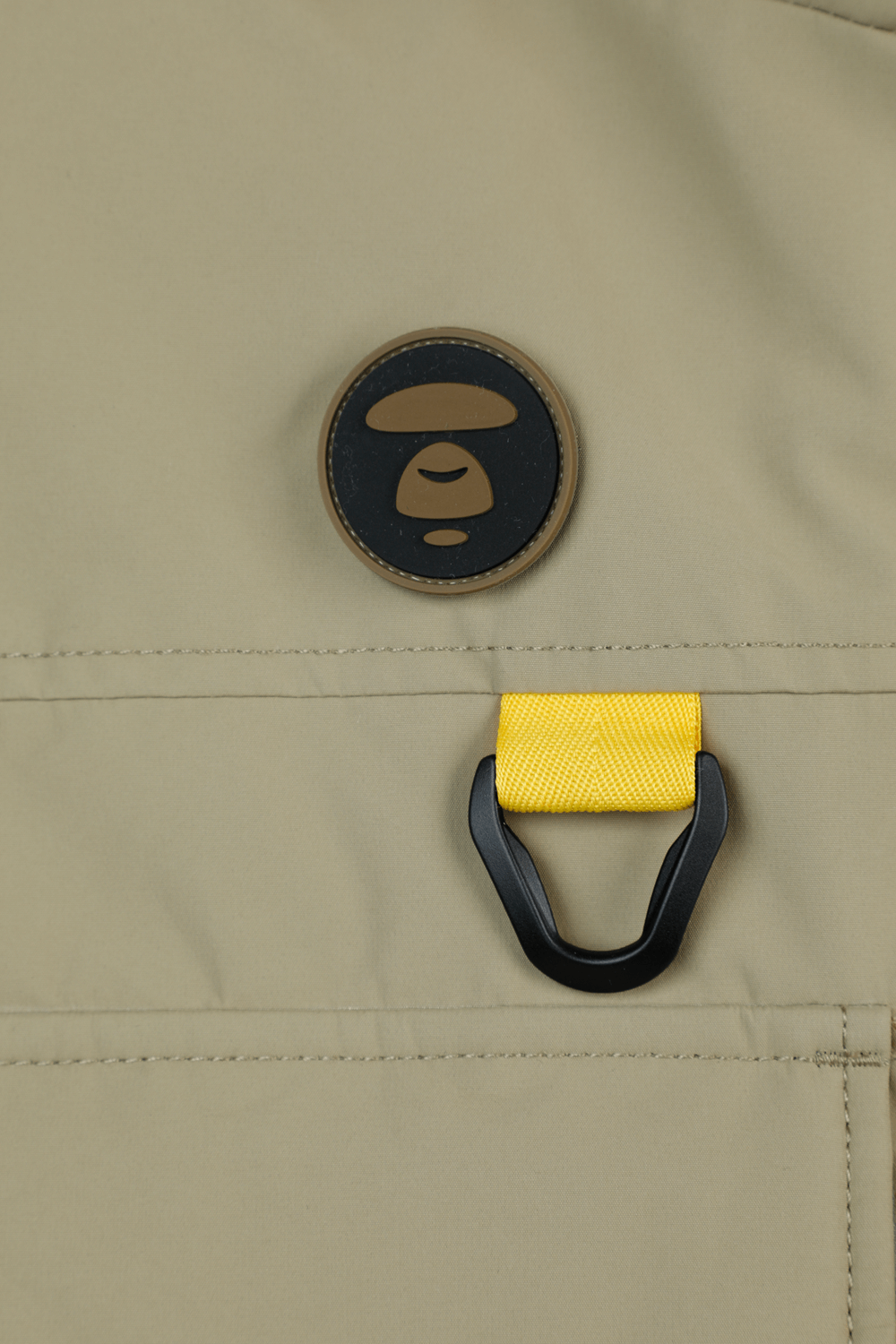 תמונת תקריב של Reversible Vest in Yellow and Green