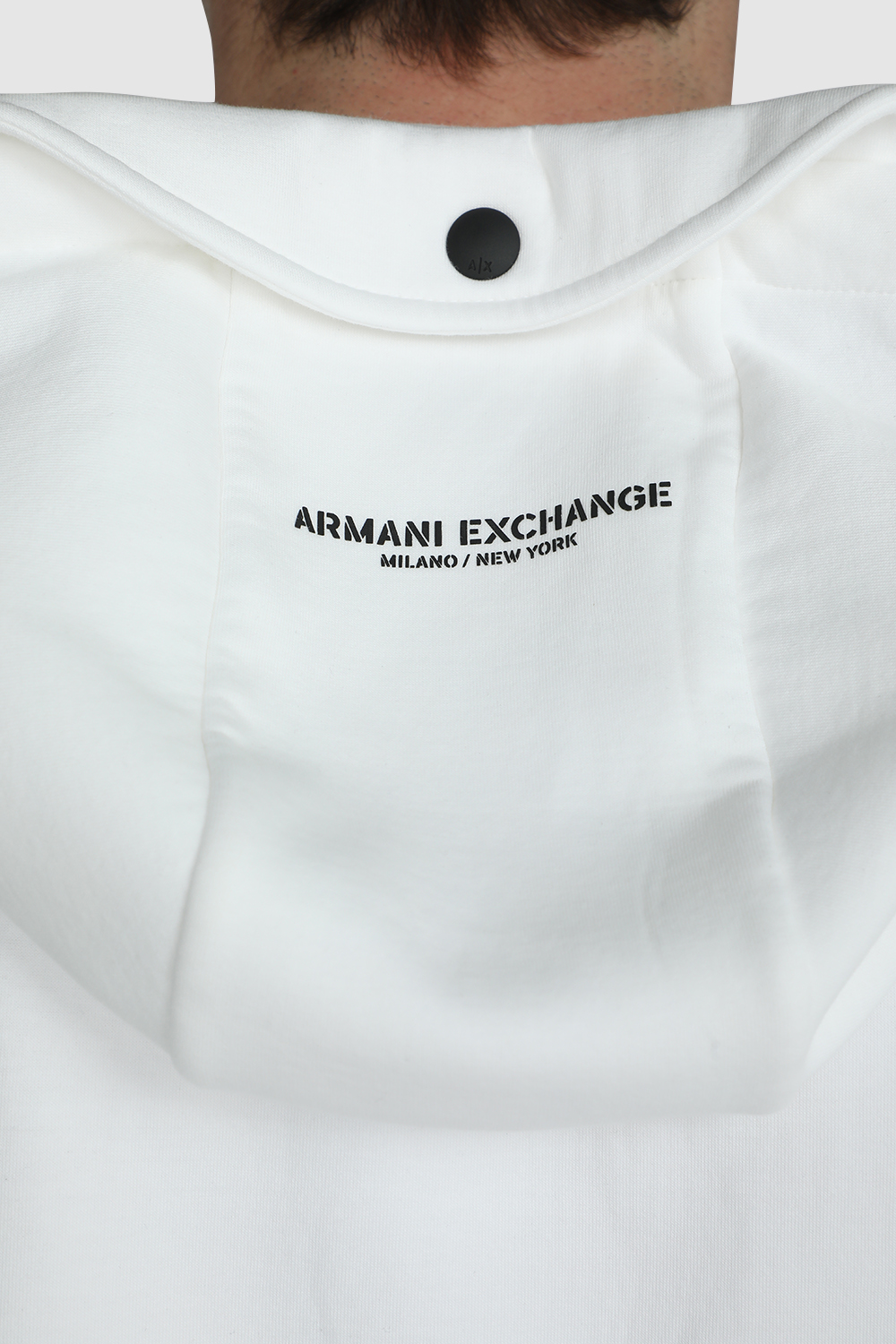 תמונת תקריב דוגמן של חולצת ז'קט ג'ינס