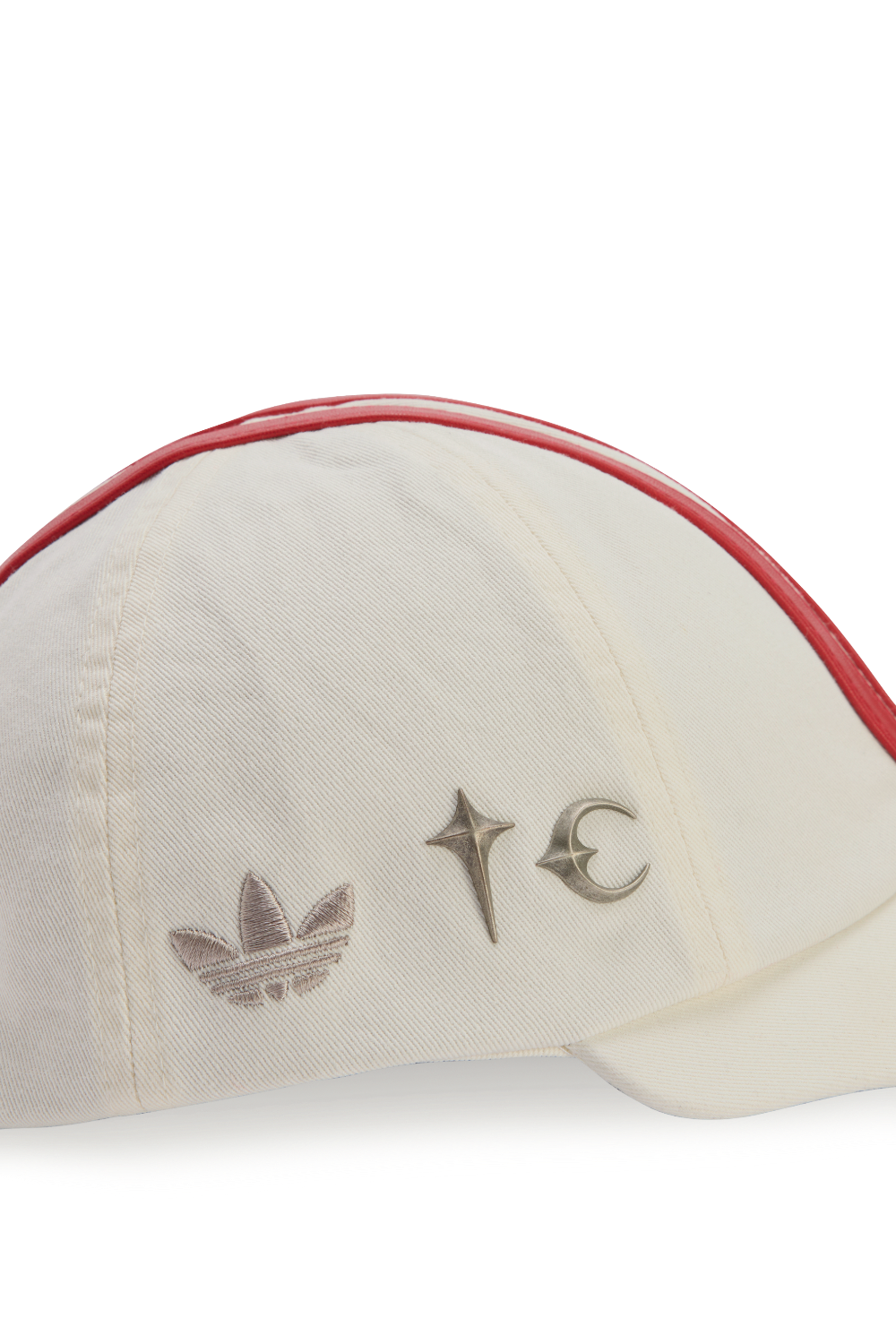 תמונת פנים של כובע מצחייה אדידס X טאג קלאב