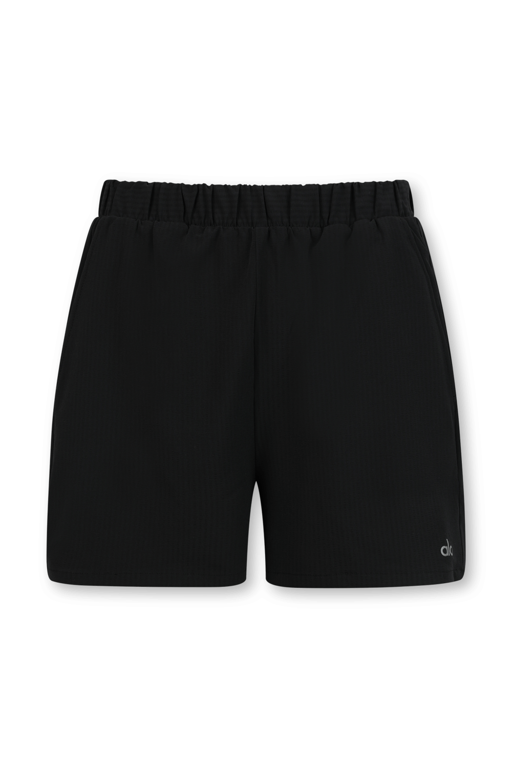 תמונה קידמית של מכנסיים קצרים עם לוגו