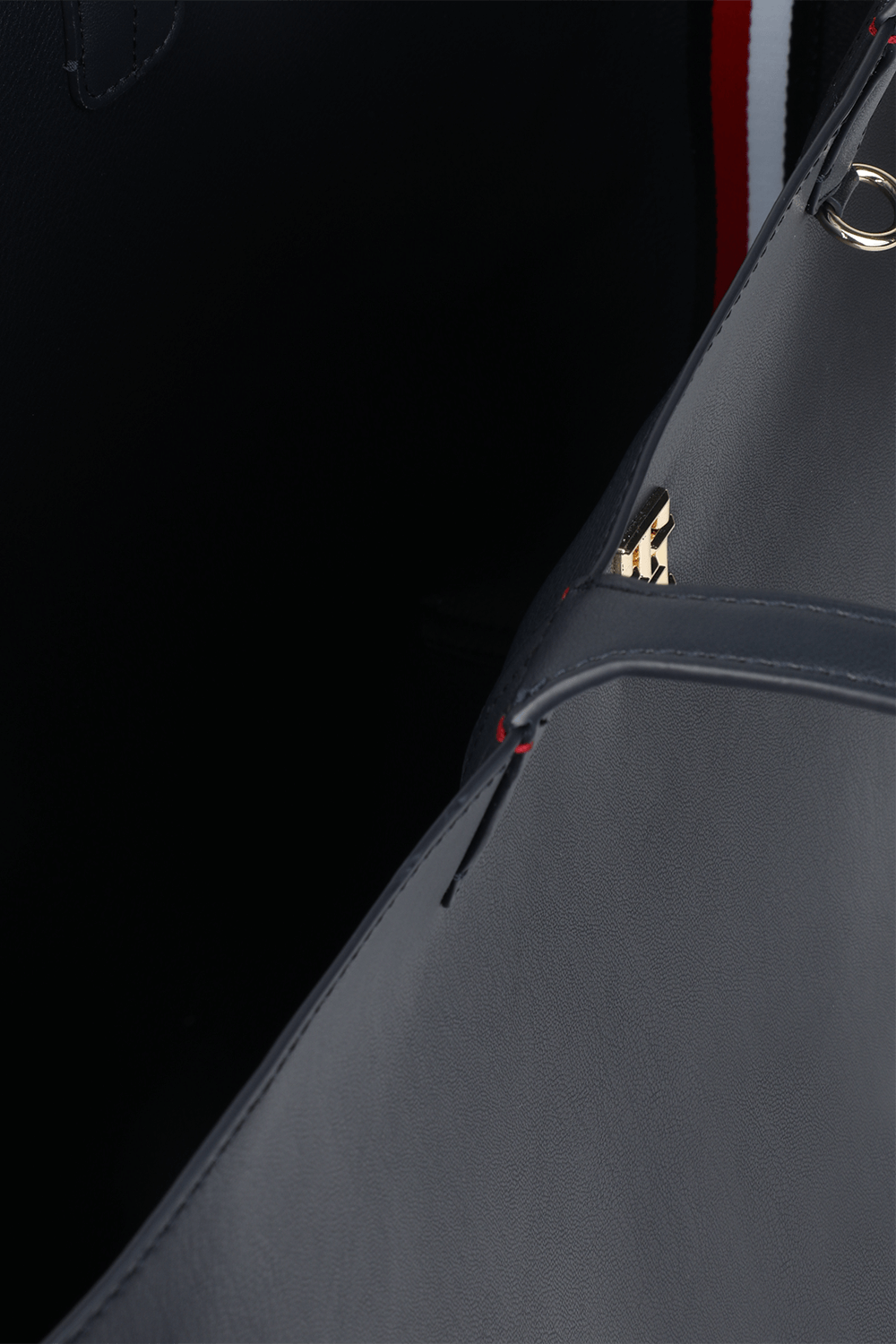 תמונת פנים של תיק נשיאה סטרייפ