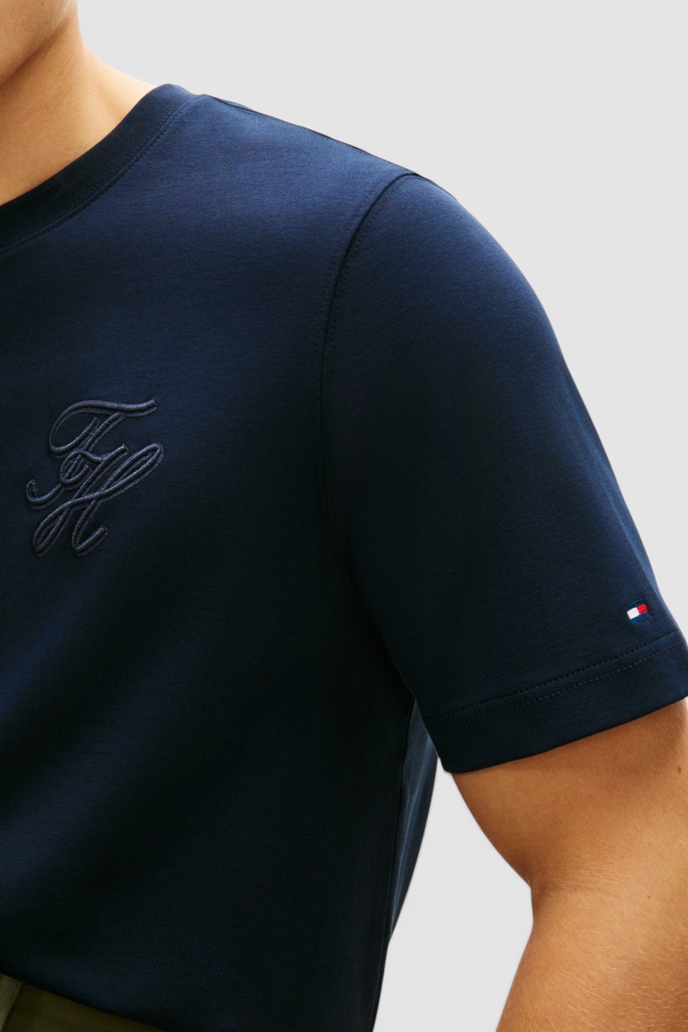 תמונת תקריב דוגמן של חולצת טי