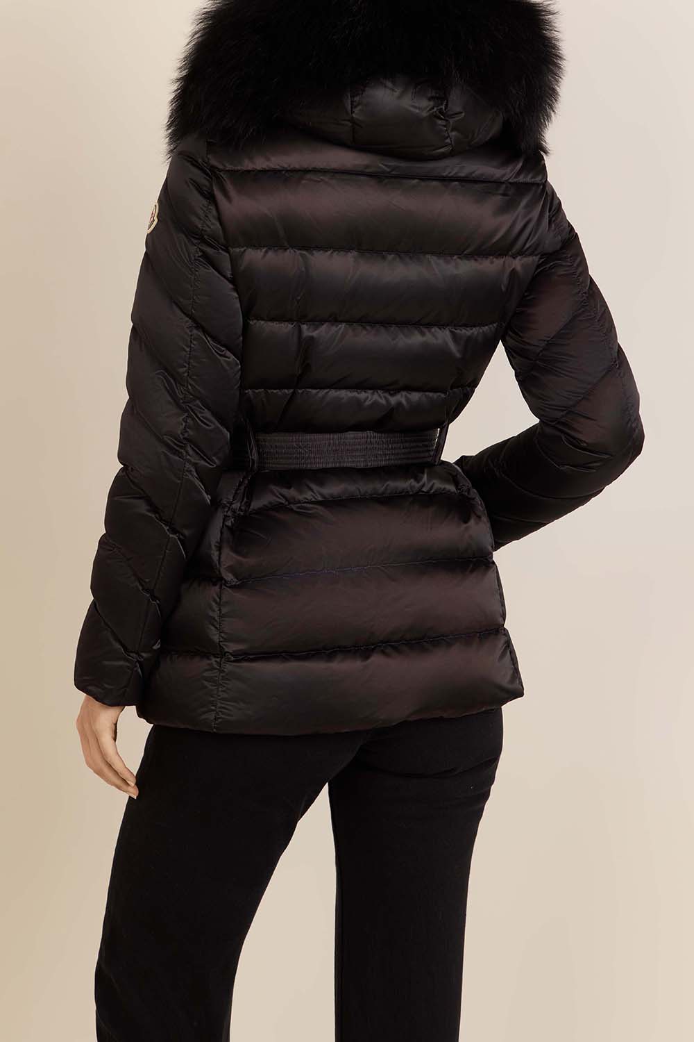 תמונת דוגמן אחורית של מעיל פוך קופידון