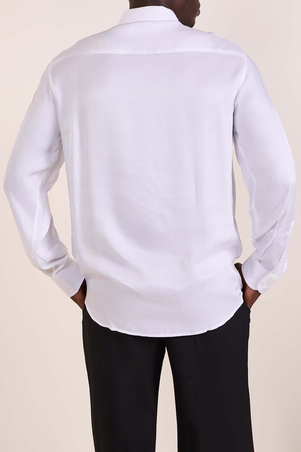 תמונת דוגמן אחורית של חולצת מכופתרת