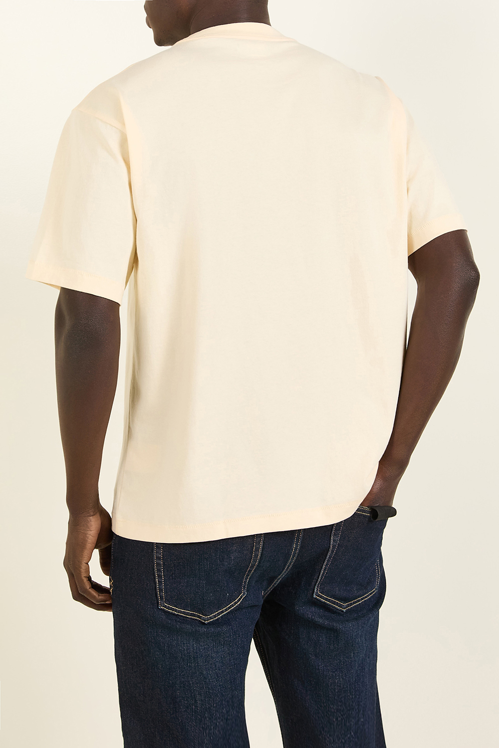 תמונת תקריב דוגמן של חולצת טי