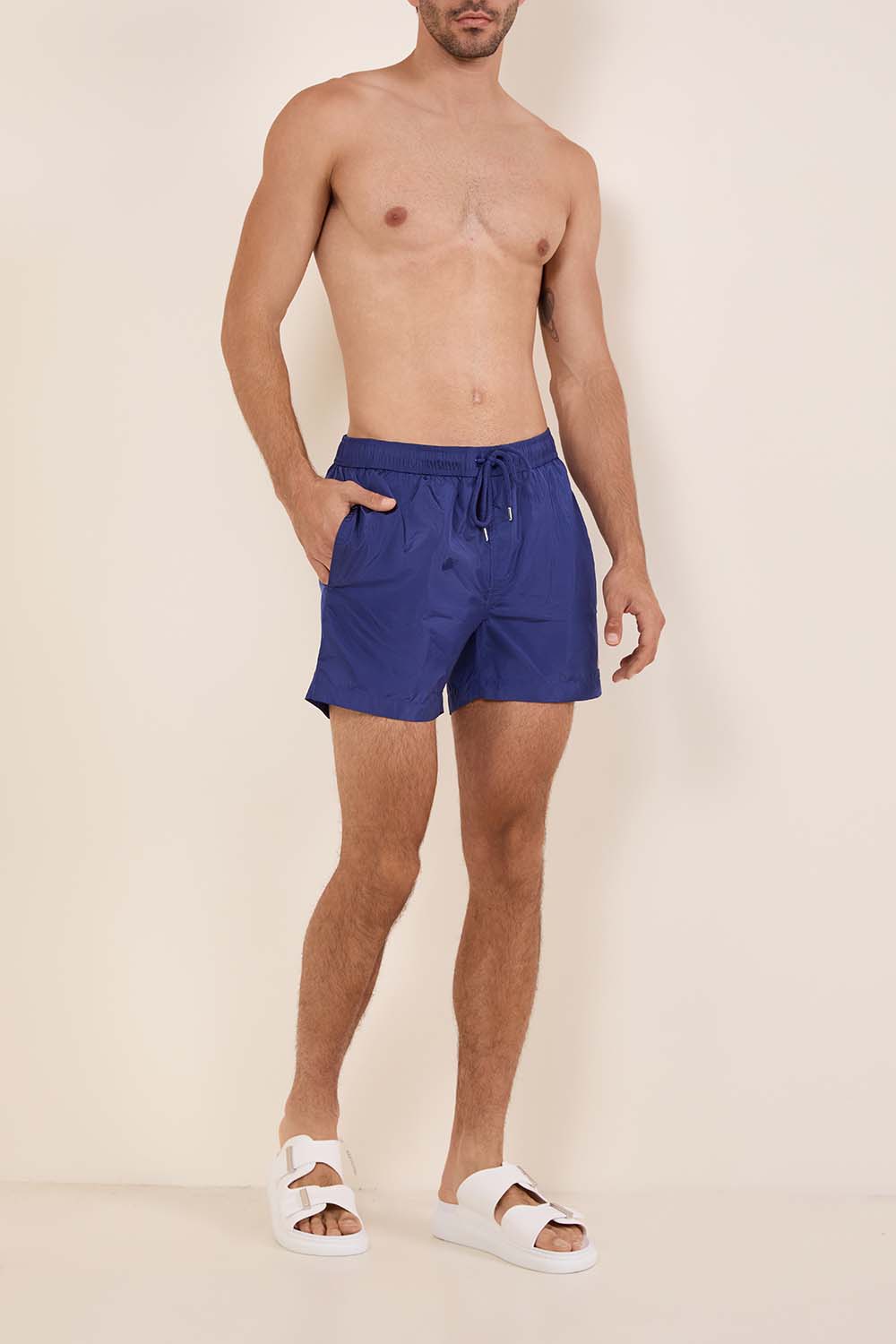 תמונת דוגמן קידמית של כפכפי סליידס גומי