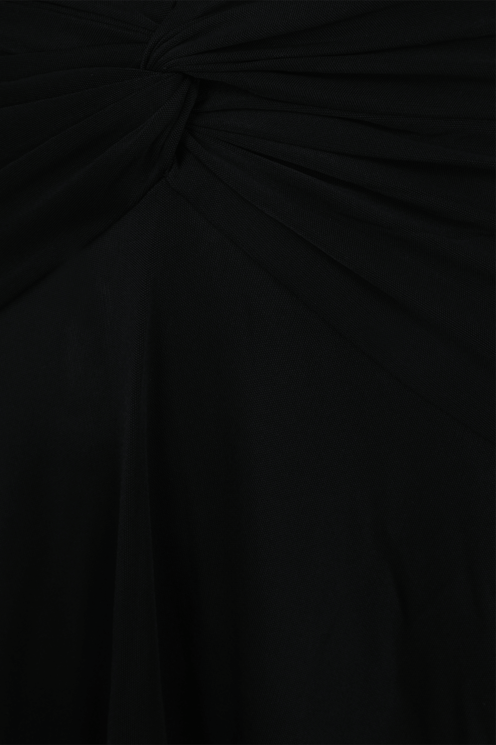 תמונה אחורית של חצאית מידי עם אלמנט קשירה