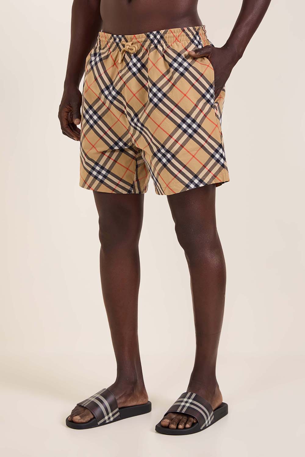 תמונת דוגמן קידמית של מכנסי בגד ים