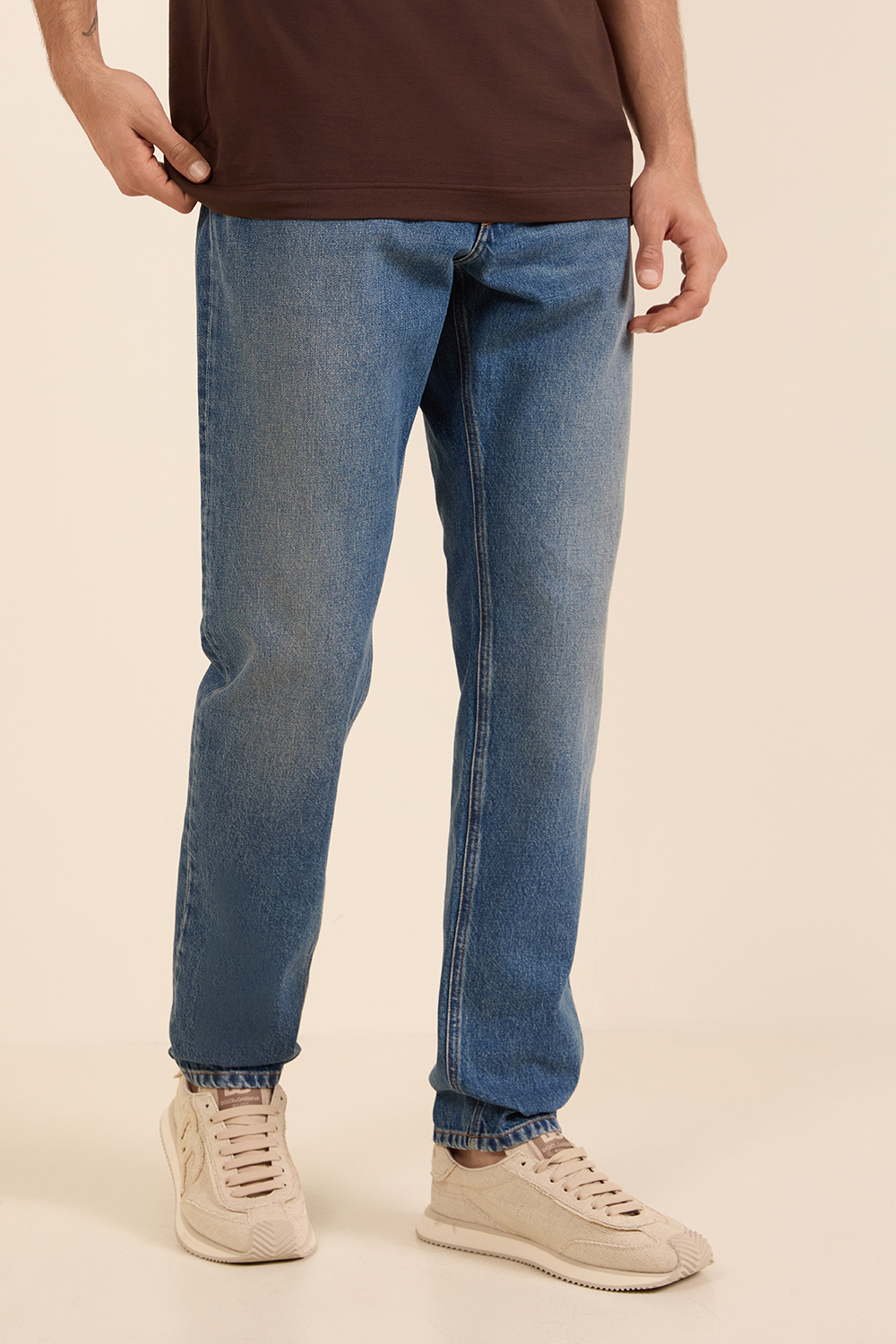 תמונת דוגמן קידמית של מכנסי ג'ינס