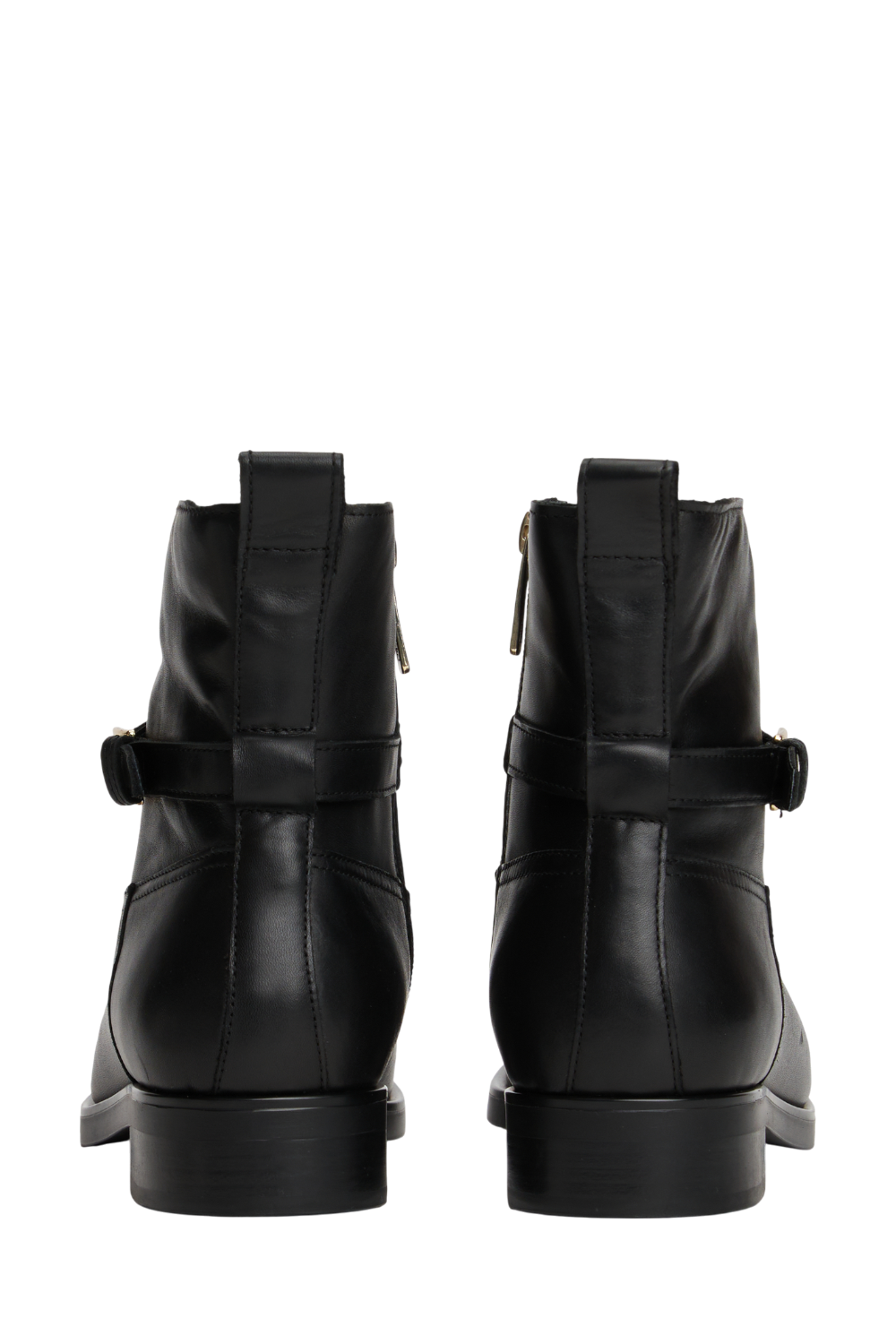 תמונת תקריב של מגפוני עור