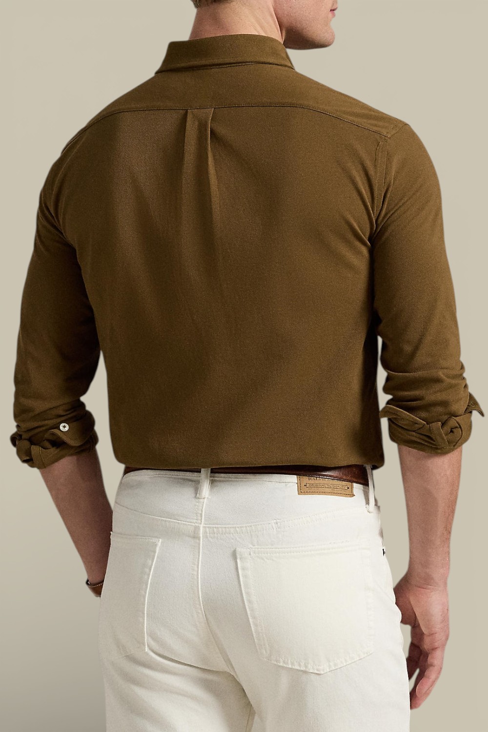 תמונת דוגמן אחורית של חולצה מכופתרת ארוכה