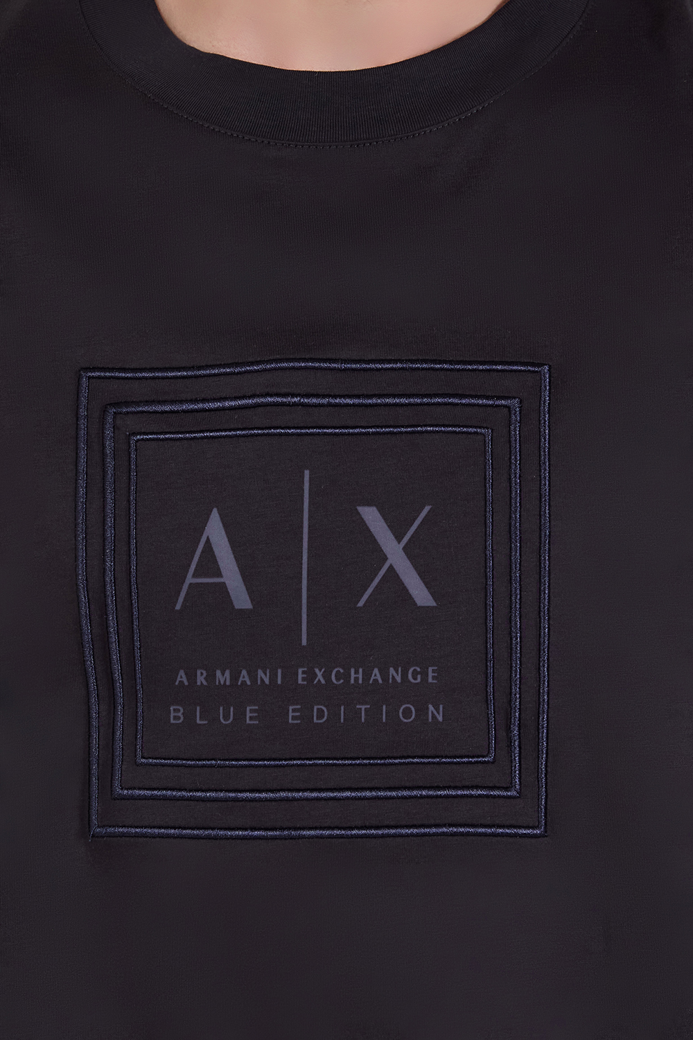 תמונת תקריב דוגמן של חולצת טי