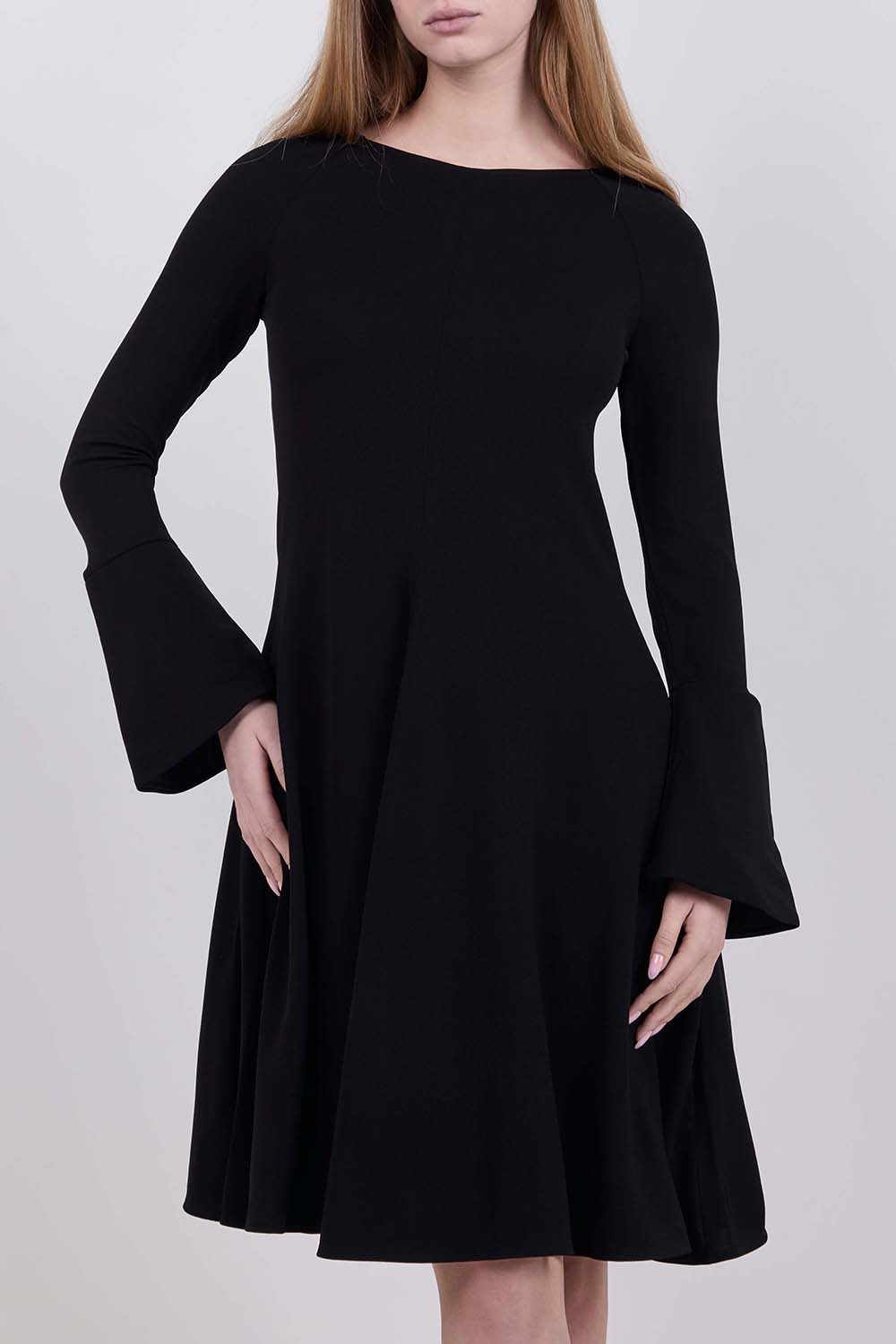 תמונת דוגמן קידמית של שמלת מיני פלר