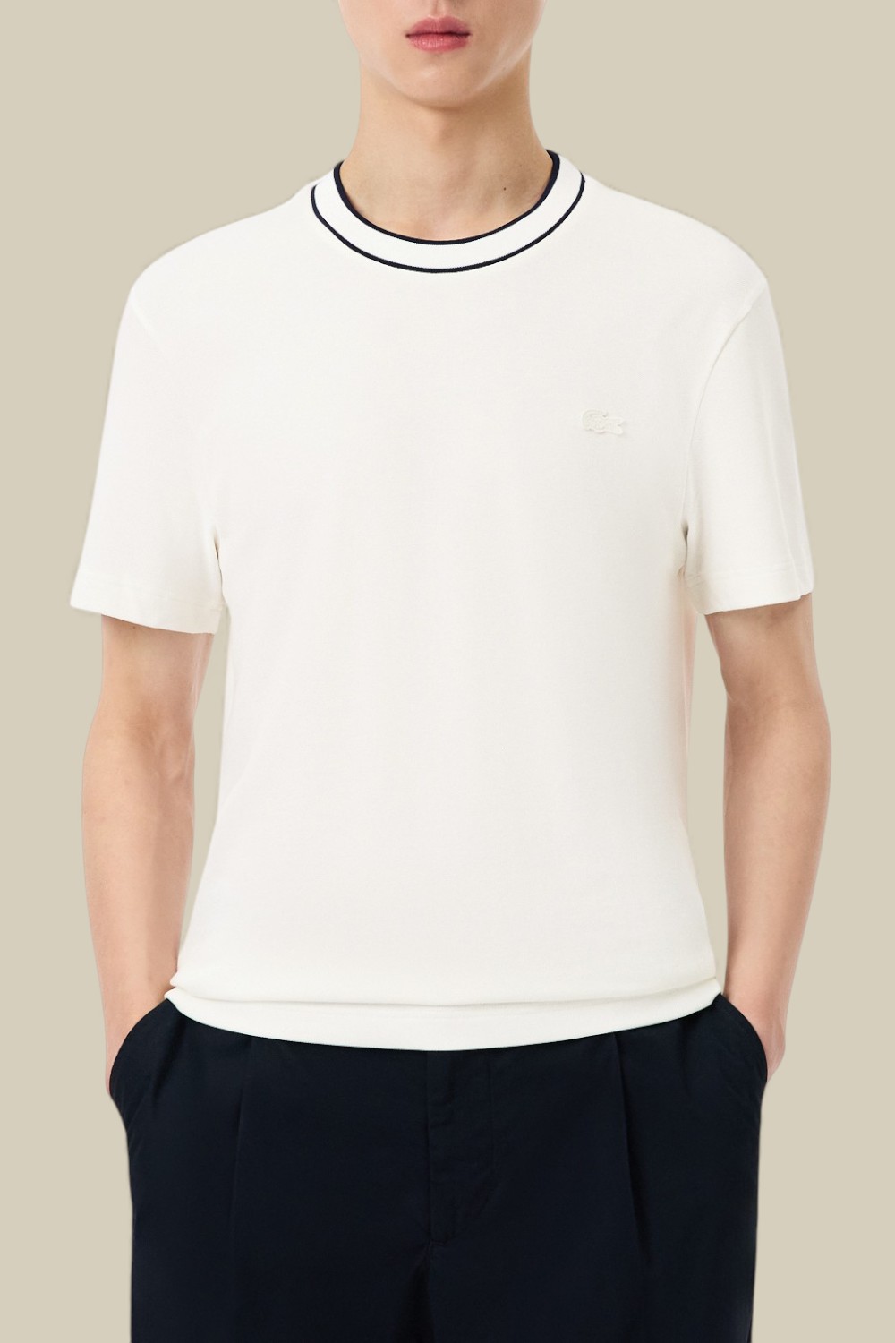 תמונת דוגמן קידמית של חולצת טי פיקה