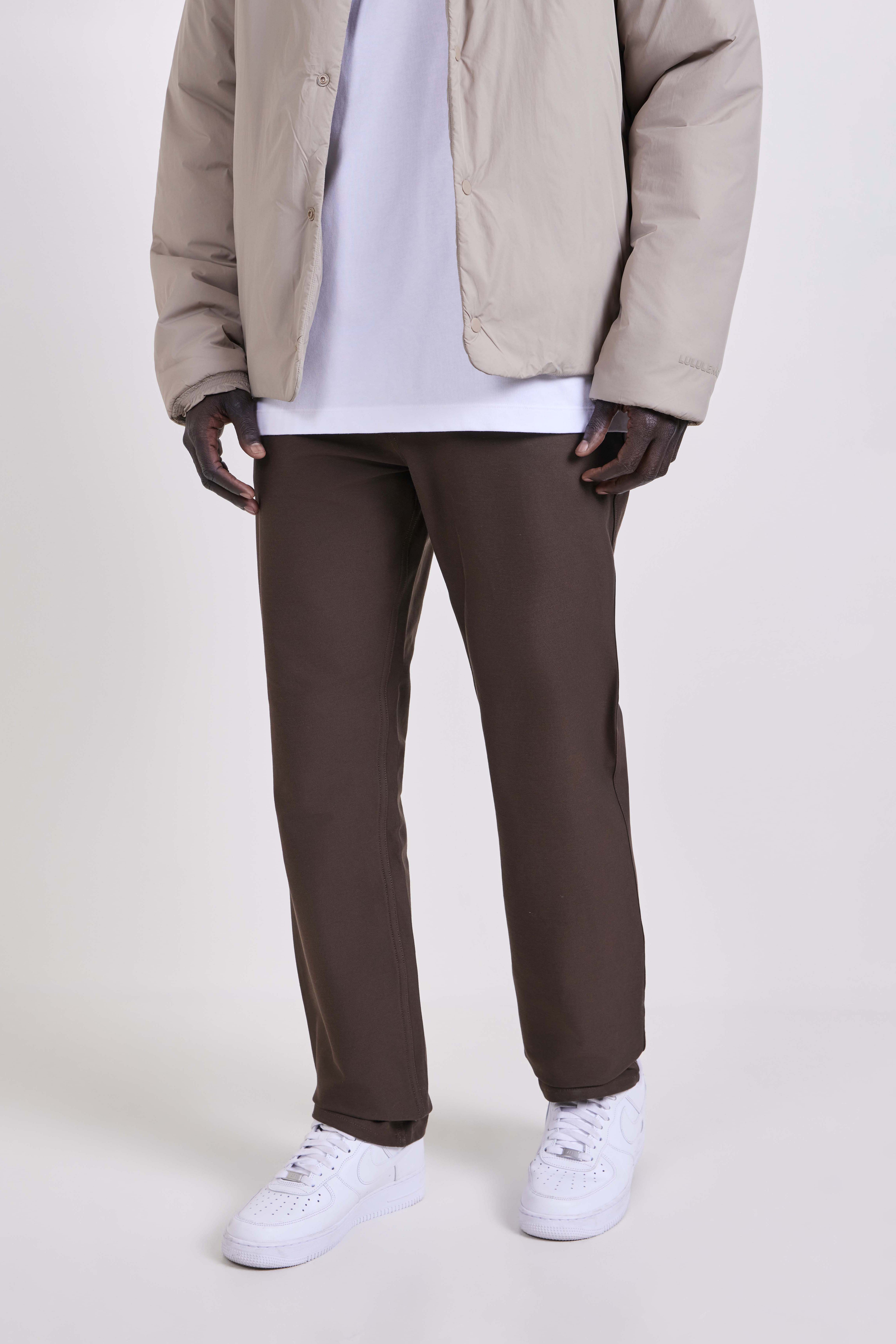 תמונת דוגמן קידמית של EasyFive Classic Straight Pant 32