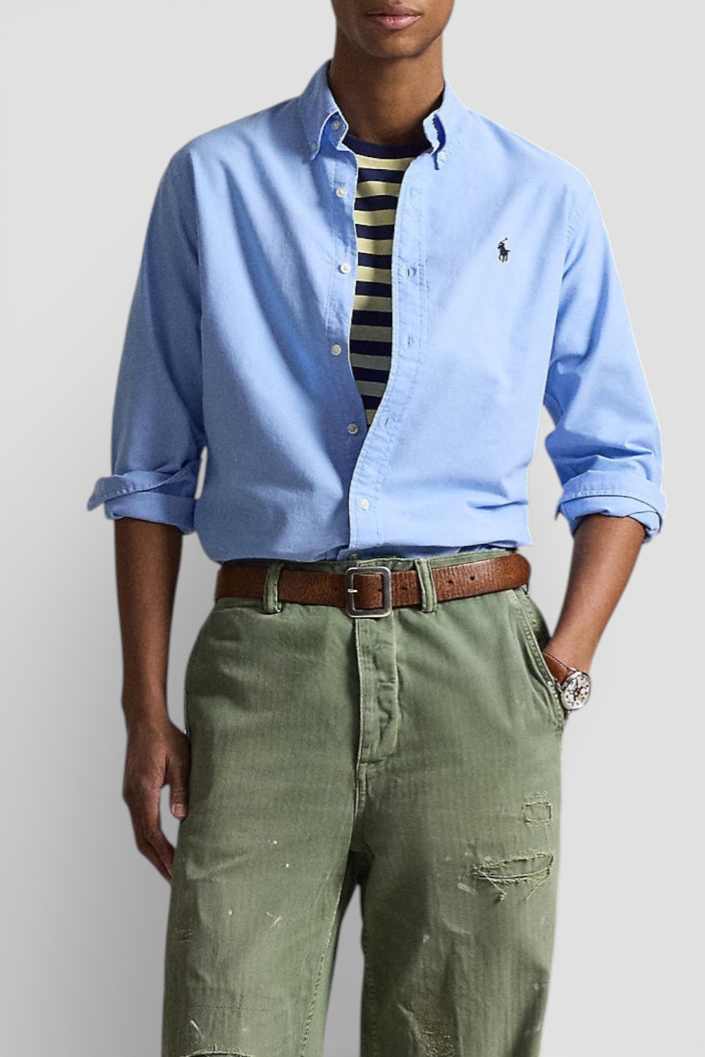 תמונת דוגמן קידמית של חולצה מכופתרת