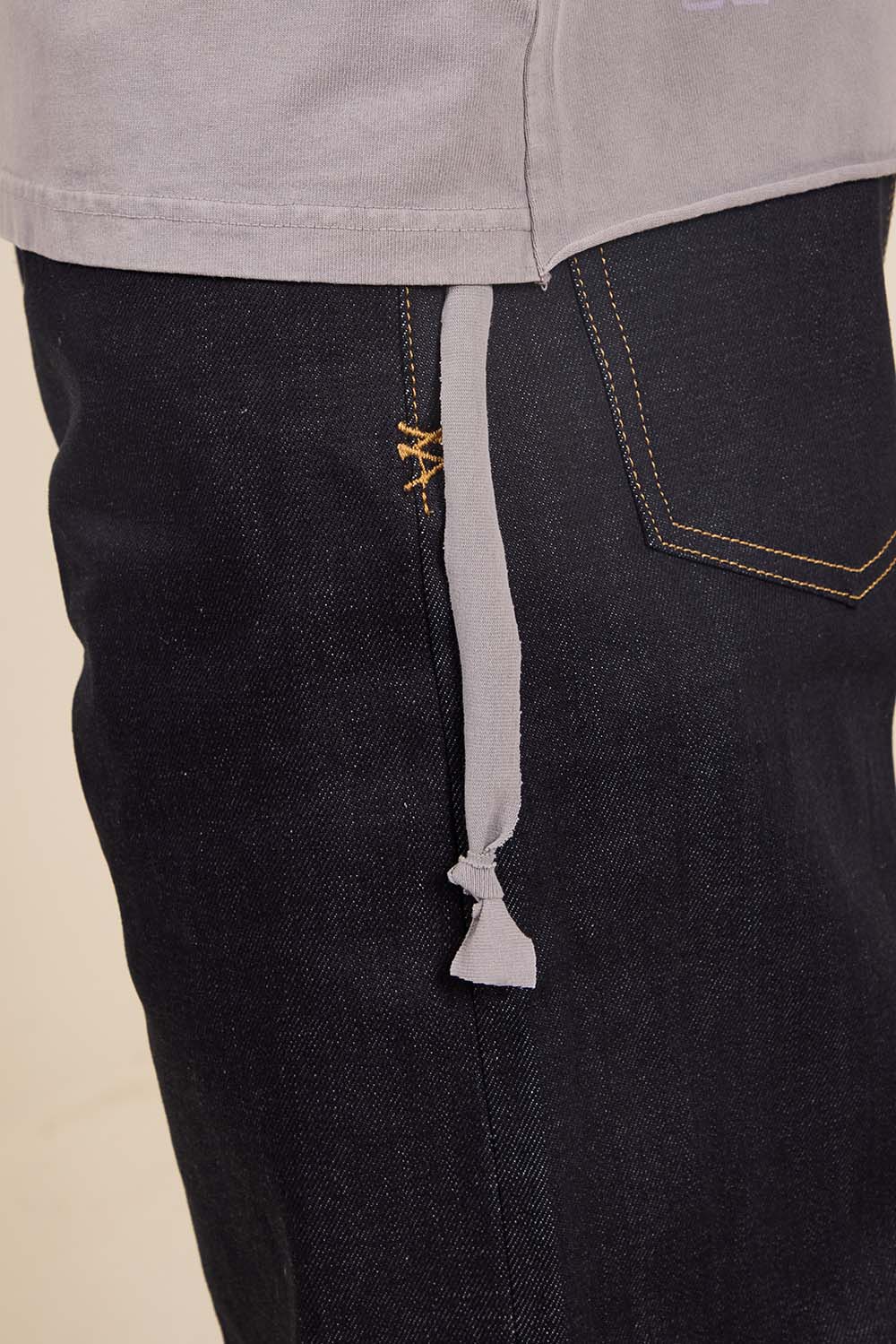 תמונת דוגמן אחורית של חולצת טי