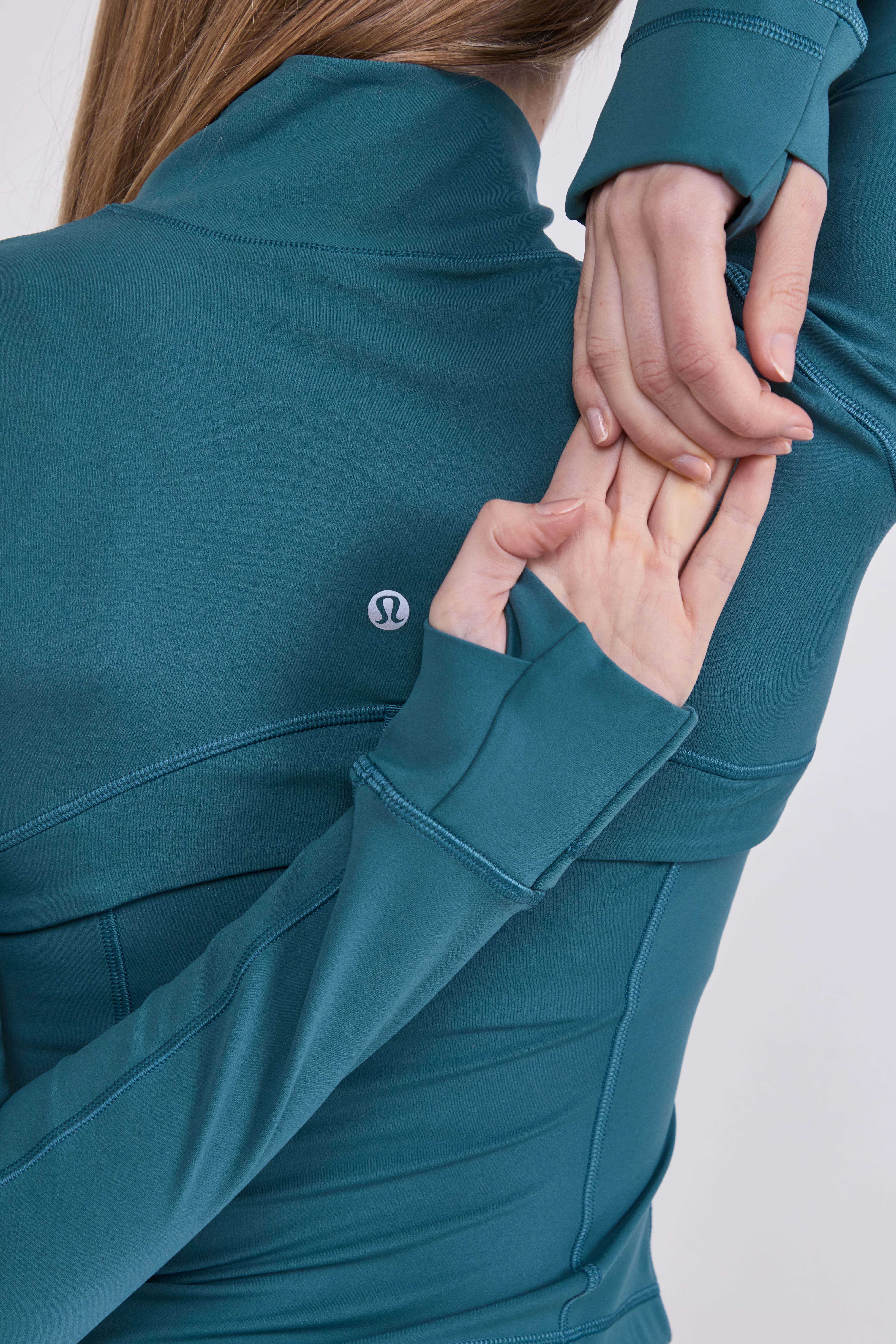 תמונת תקריב דוגמן של Define Cropped Jacket Nulu