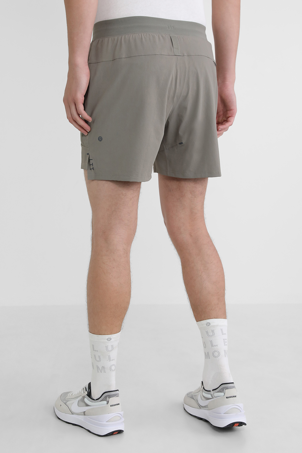 תמונת דוגמן אחורית של License to Train Linerless Short 5