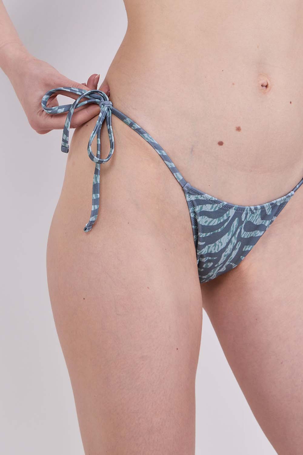 תמונת תקריב דוגמן של חזיית ביקיני אקוויטור