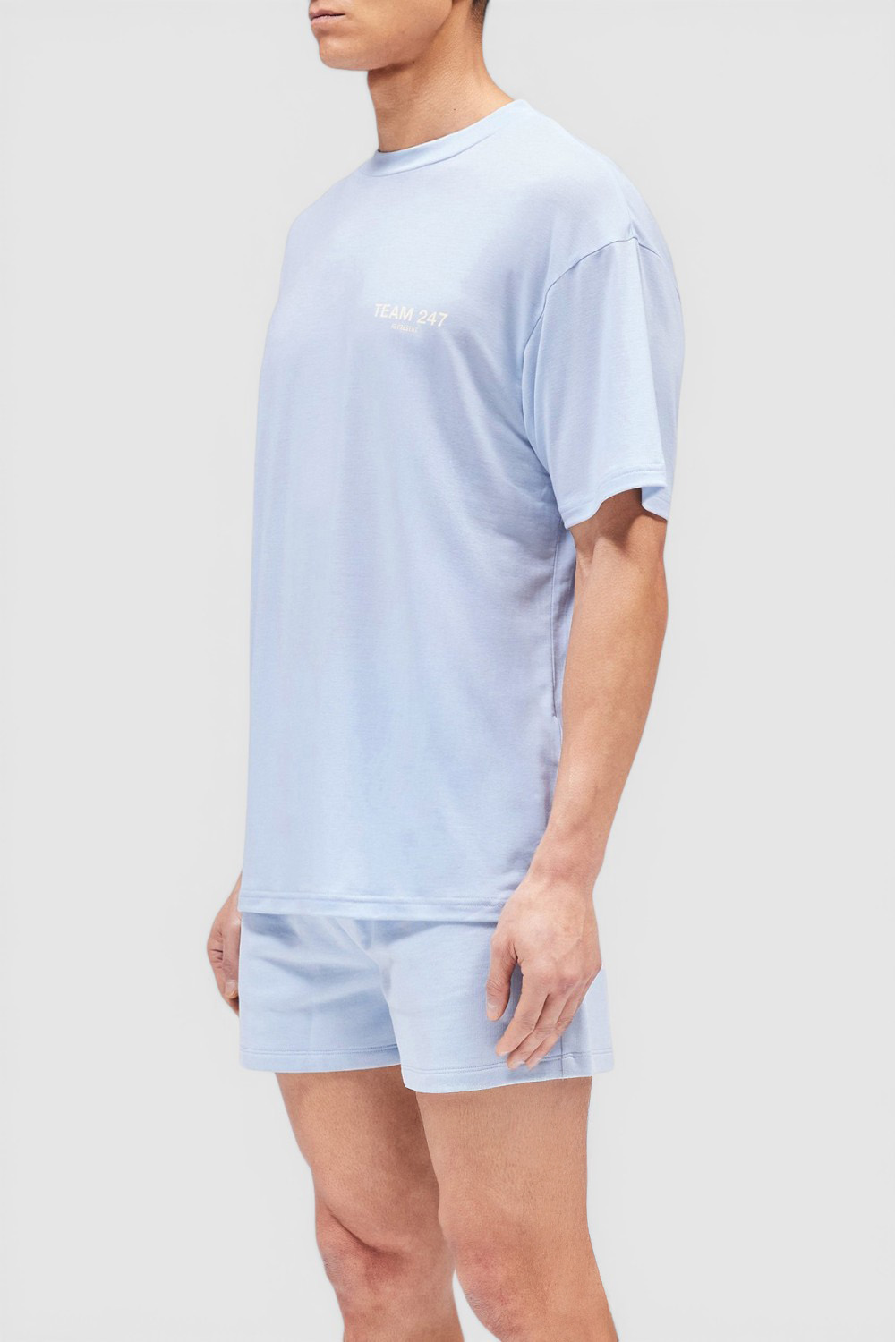 תמונת דוגמן קידמית של חולצת אימון