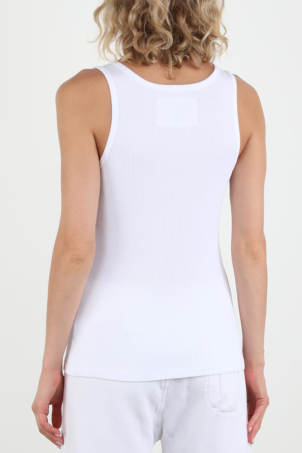 תמונת דוגמן אחורית של Coana Top In White