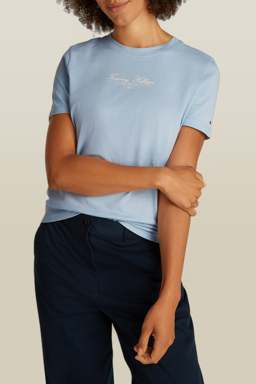 תמונת דוגמן קידמית של חולצת טי