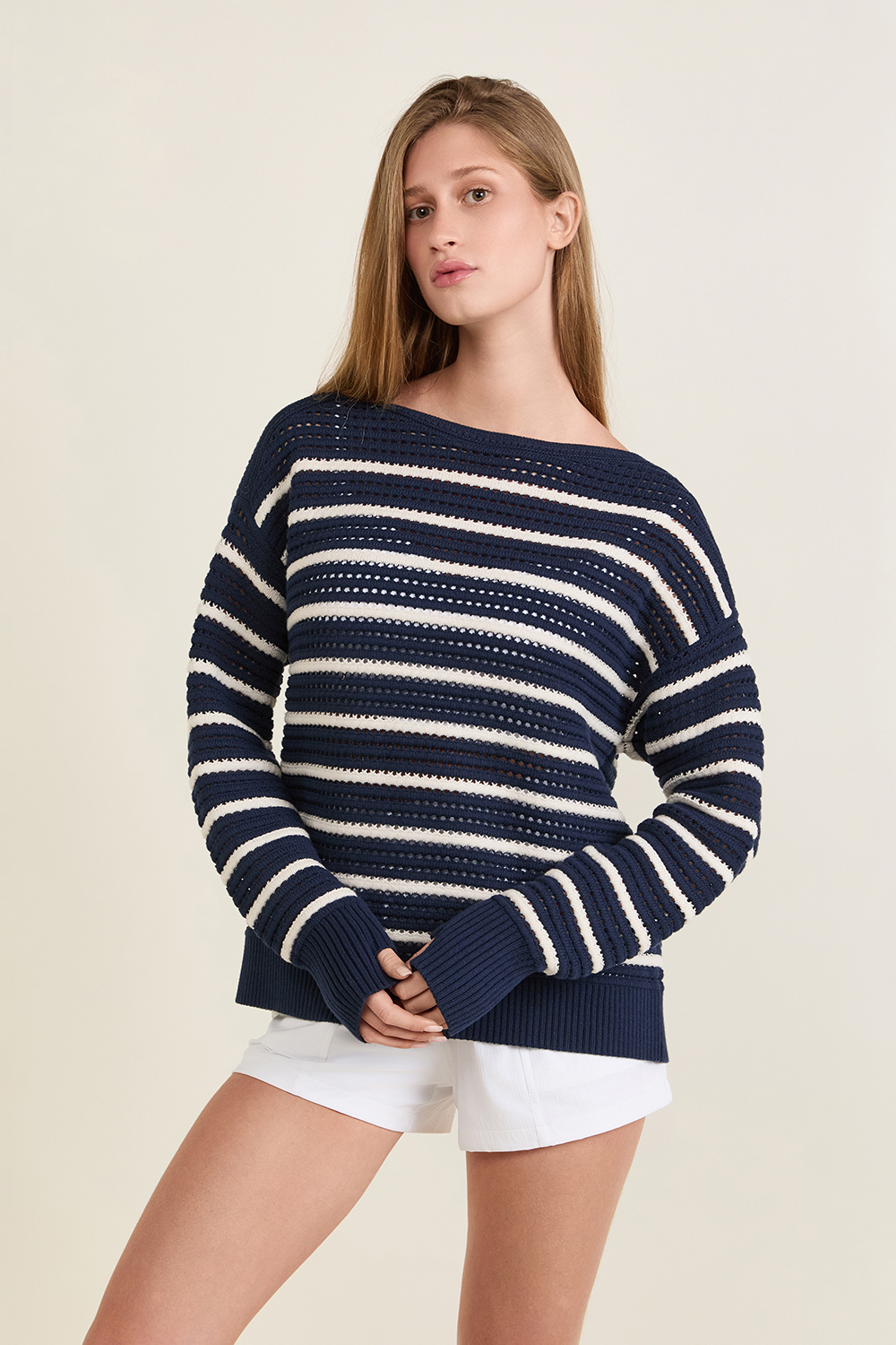 תמונת דוגמן קידמית של Cotton Crochet Pullover