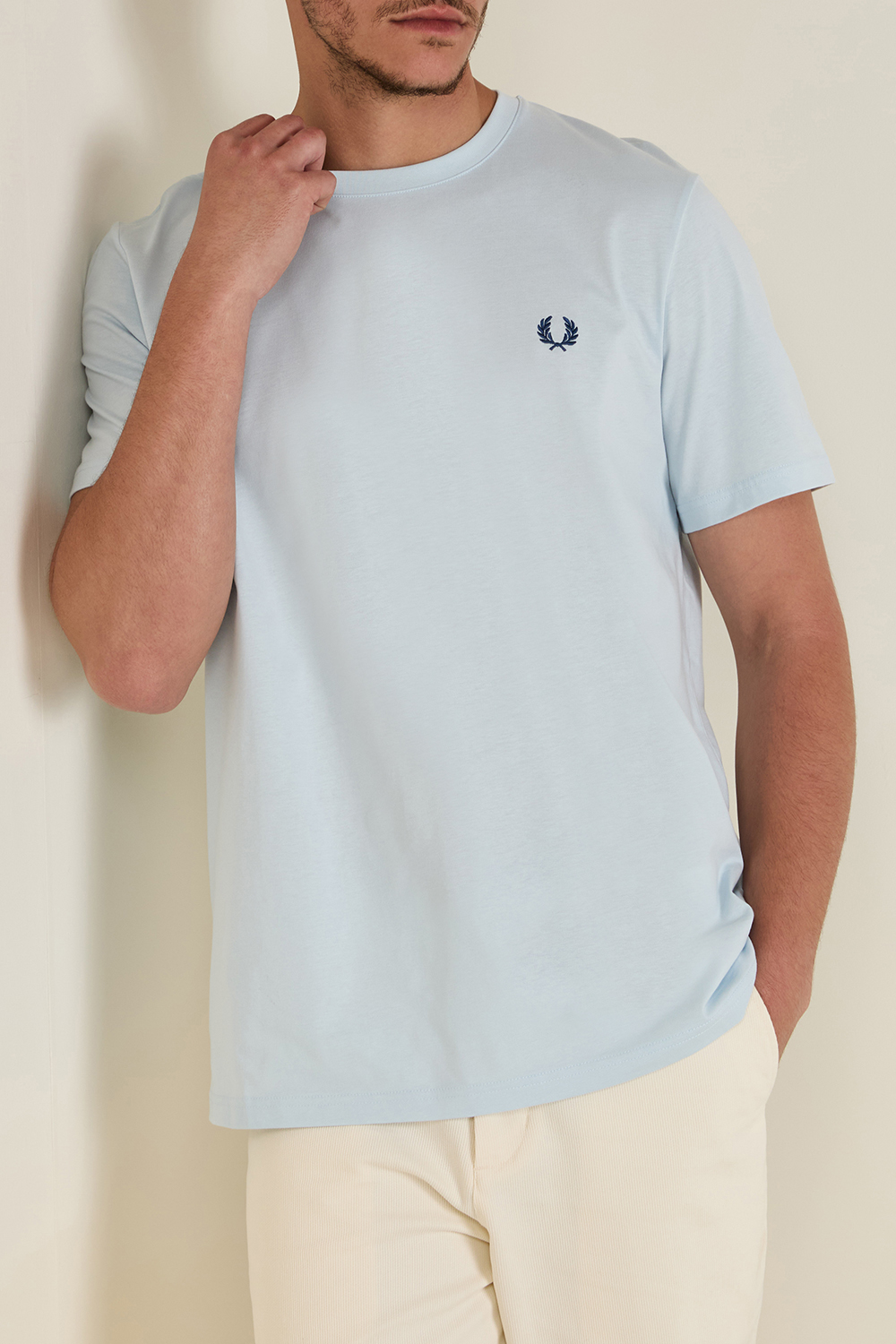 תמונת דוגמן קידמית של חולצת טי