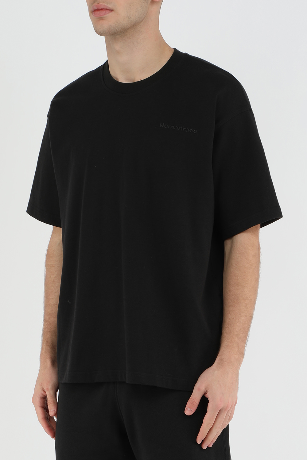 תמונת דוגמן קידמית של אדידס X פארל וויליאמס חולצת טי