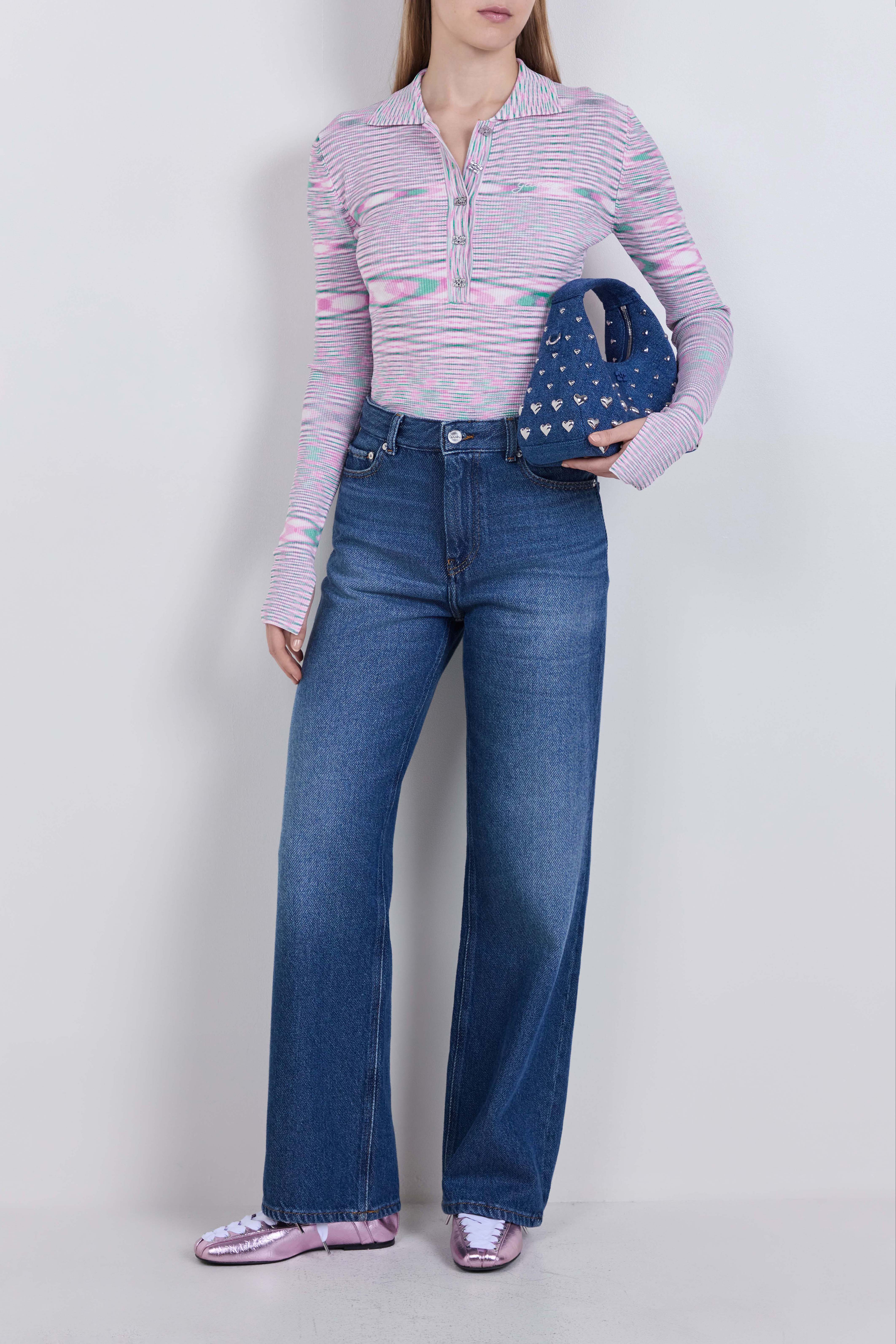 תמונת דוגמן קידמית של נעלי בובה