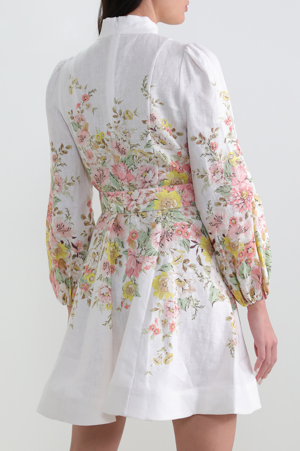 תמונת דוגמן אחורית של שמלת מיני