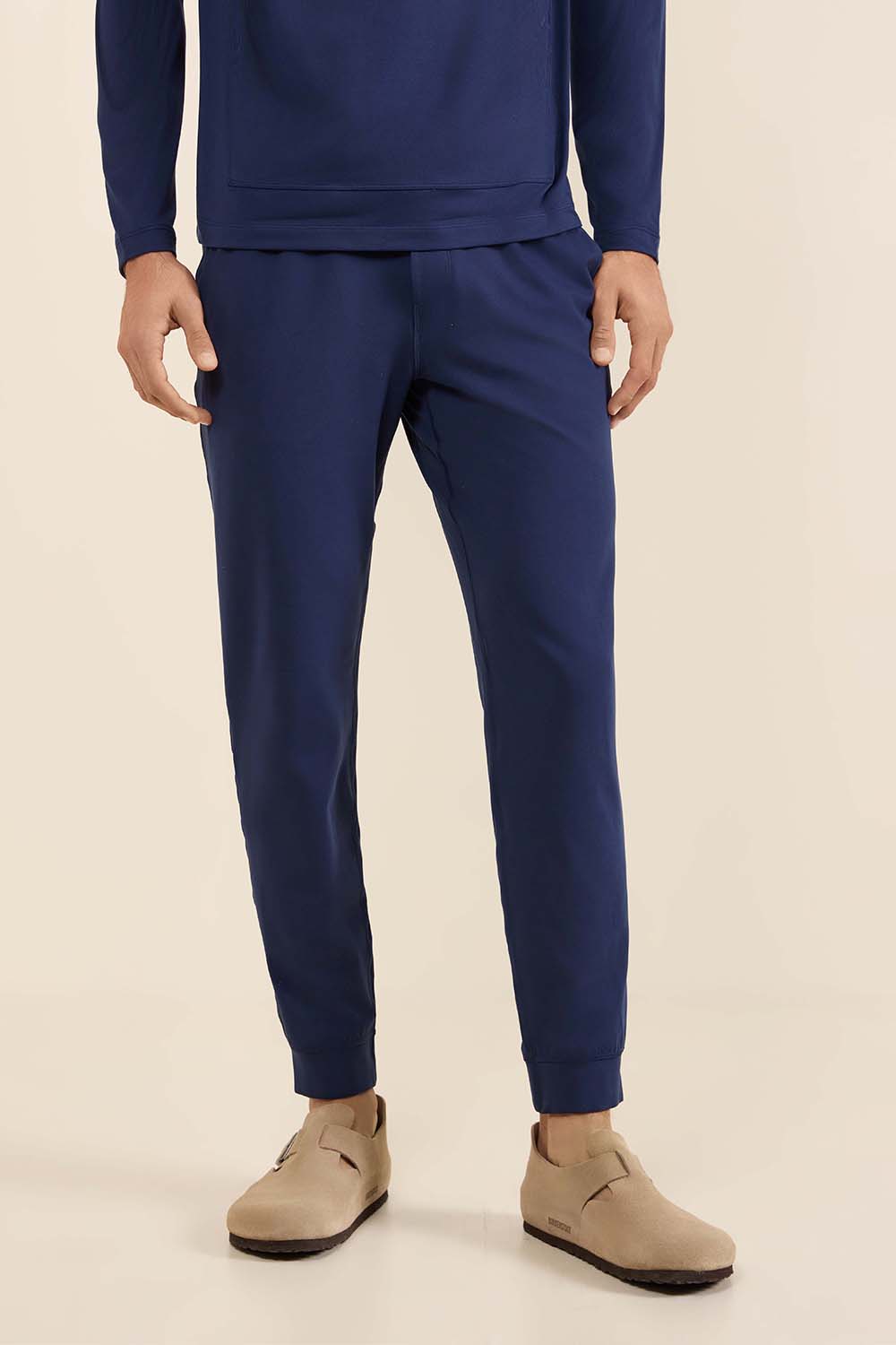 תמונת דוגמן קידמית של Soft Jersey Jogger Pant Regular