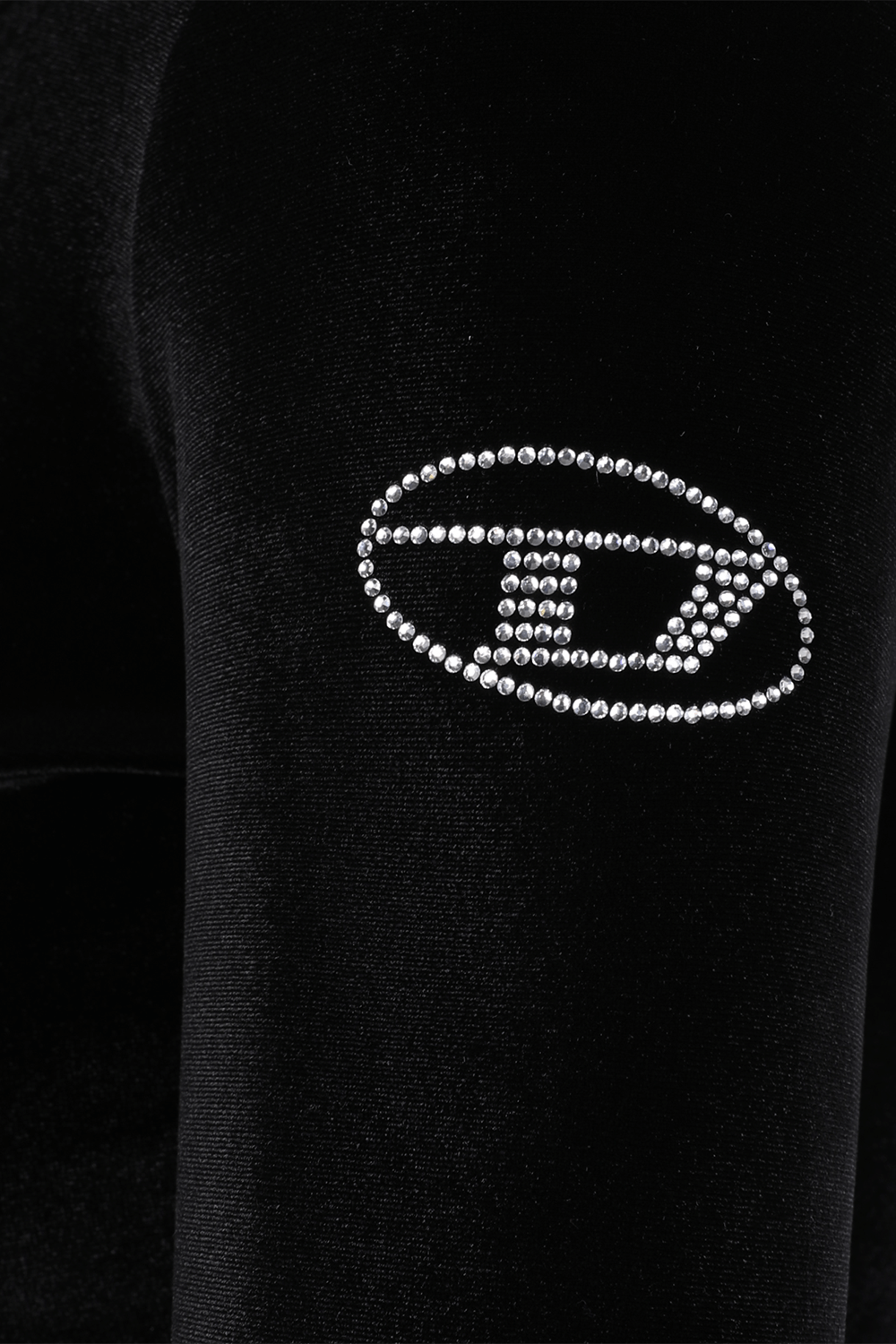 תמונה אחורית של חולצה ארוכה מקטיפה עם צווארון גולף