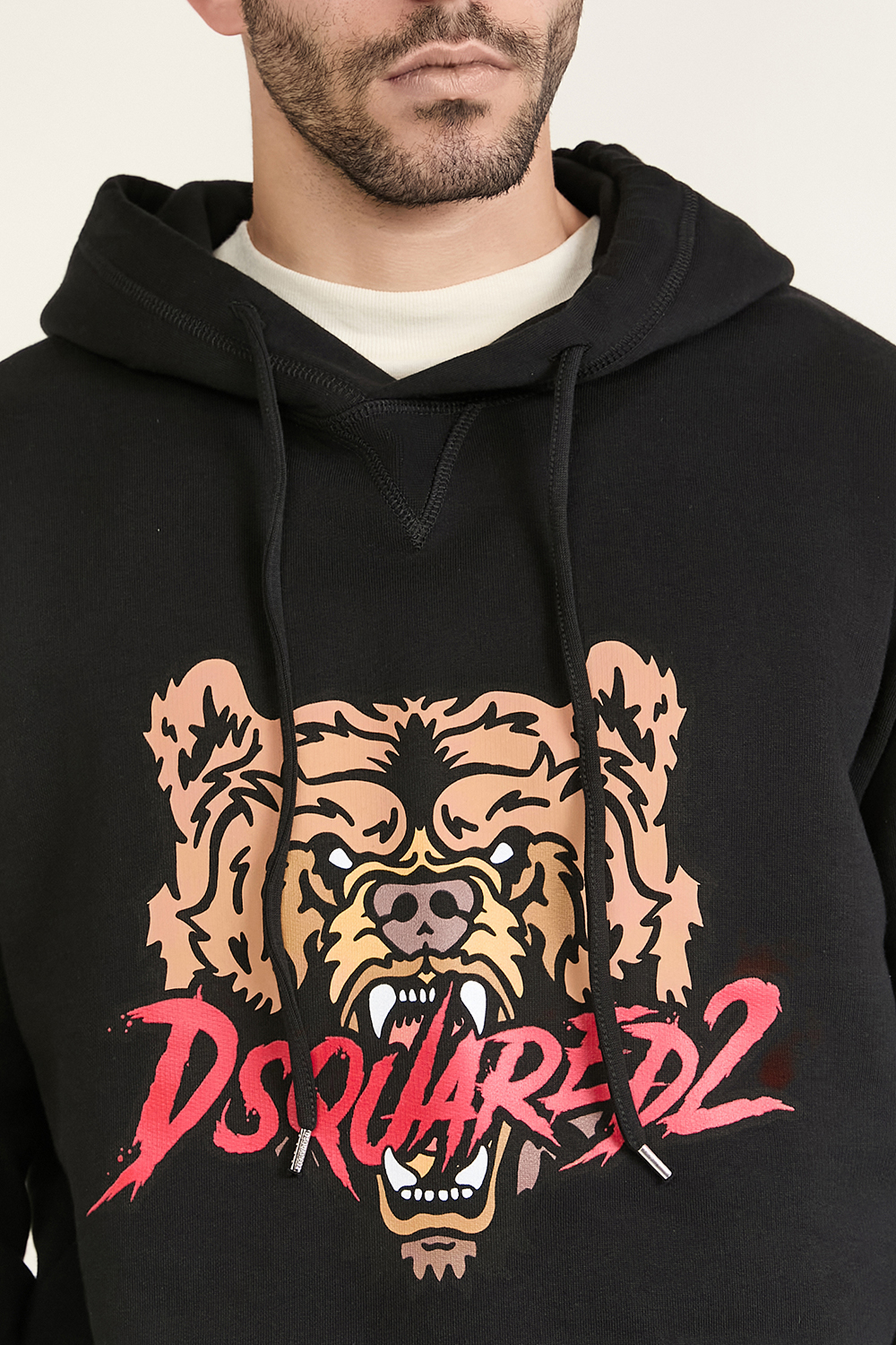 תמונת תקריב דוגמן של סווטשירט קפוצ'ון