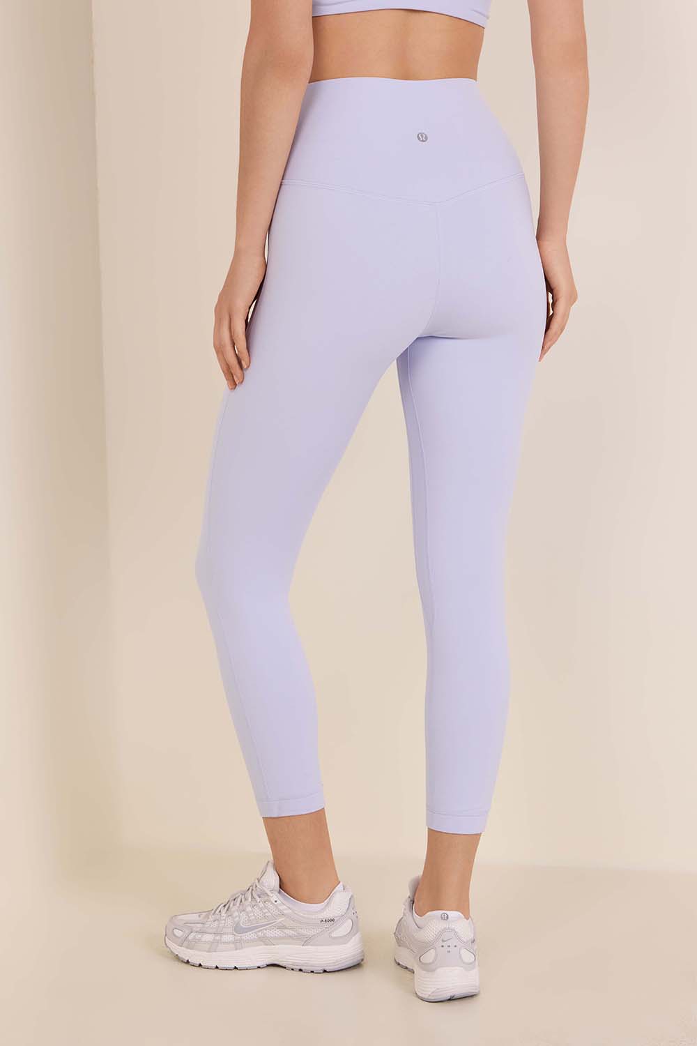 תמונת דוגמן אחורית של Align HR Crop 23