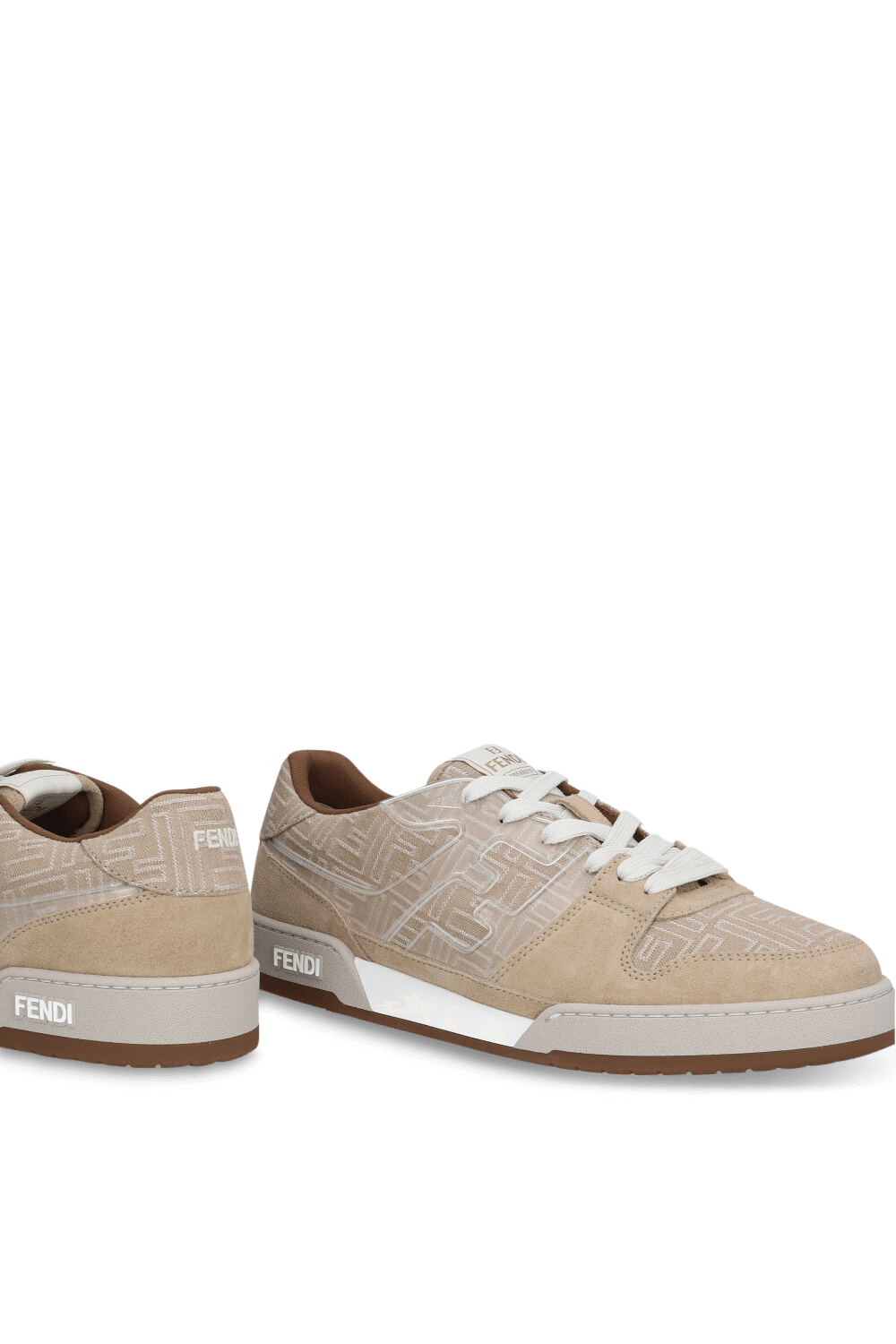 תמונת תקריב של נעלי סניקרס